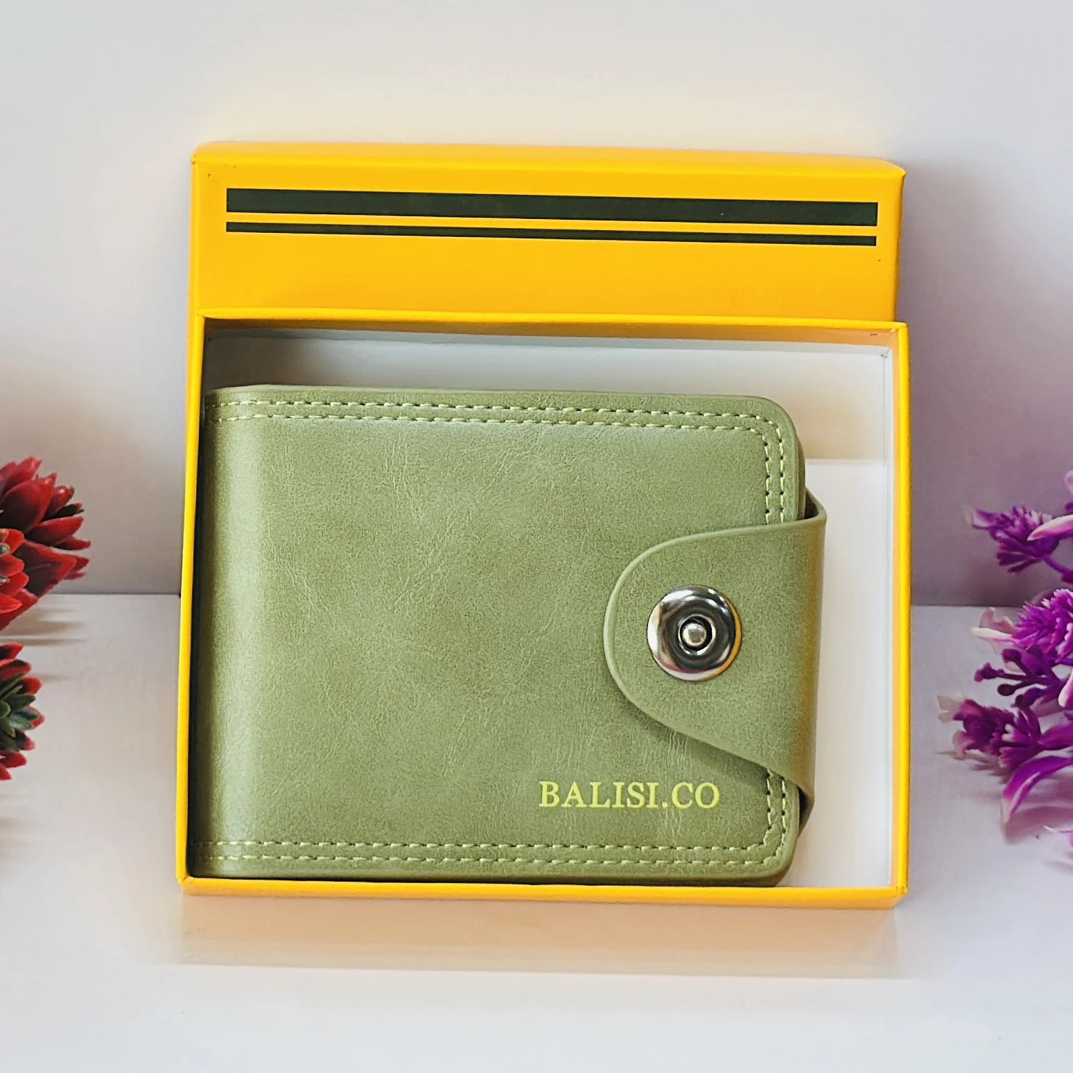 BALISI.CO green bi-fold wallet made from genuine leather.