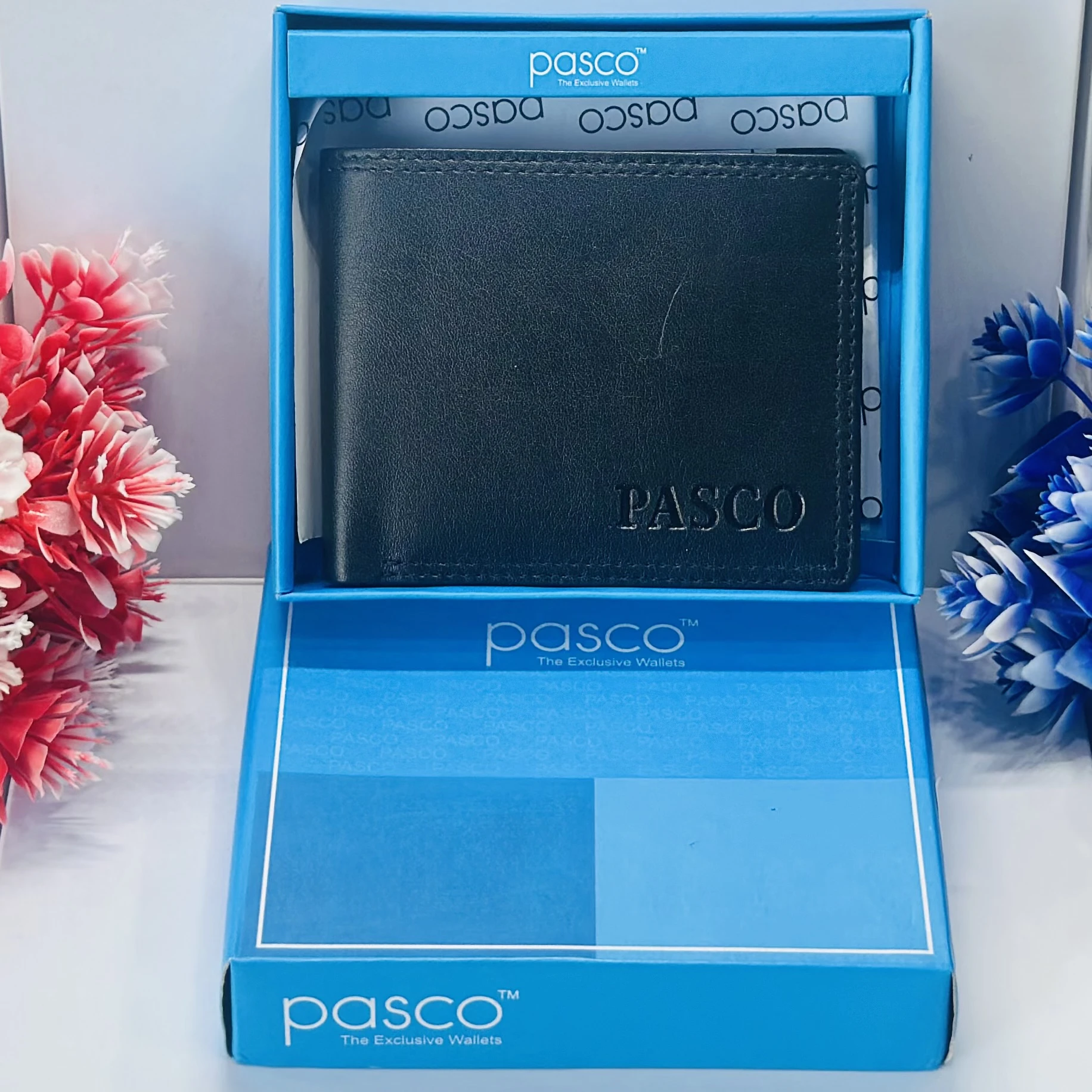 Pasco black artificial leather bifold wallet.