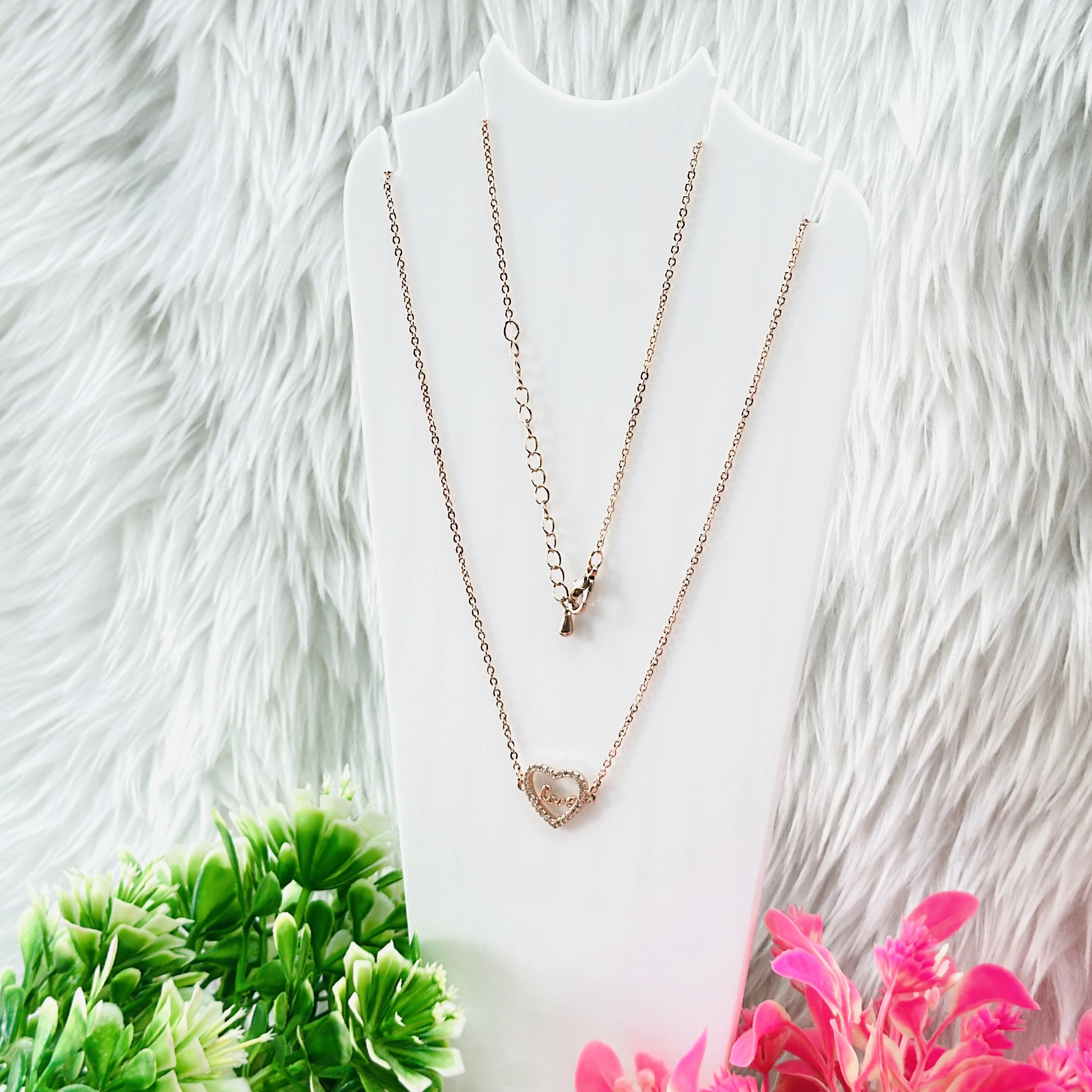 Rose gold necklace resembles styles