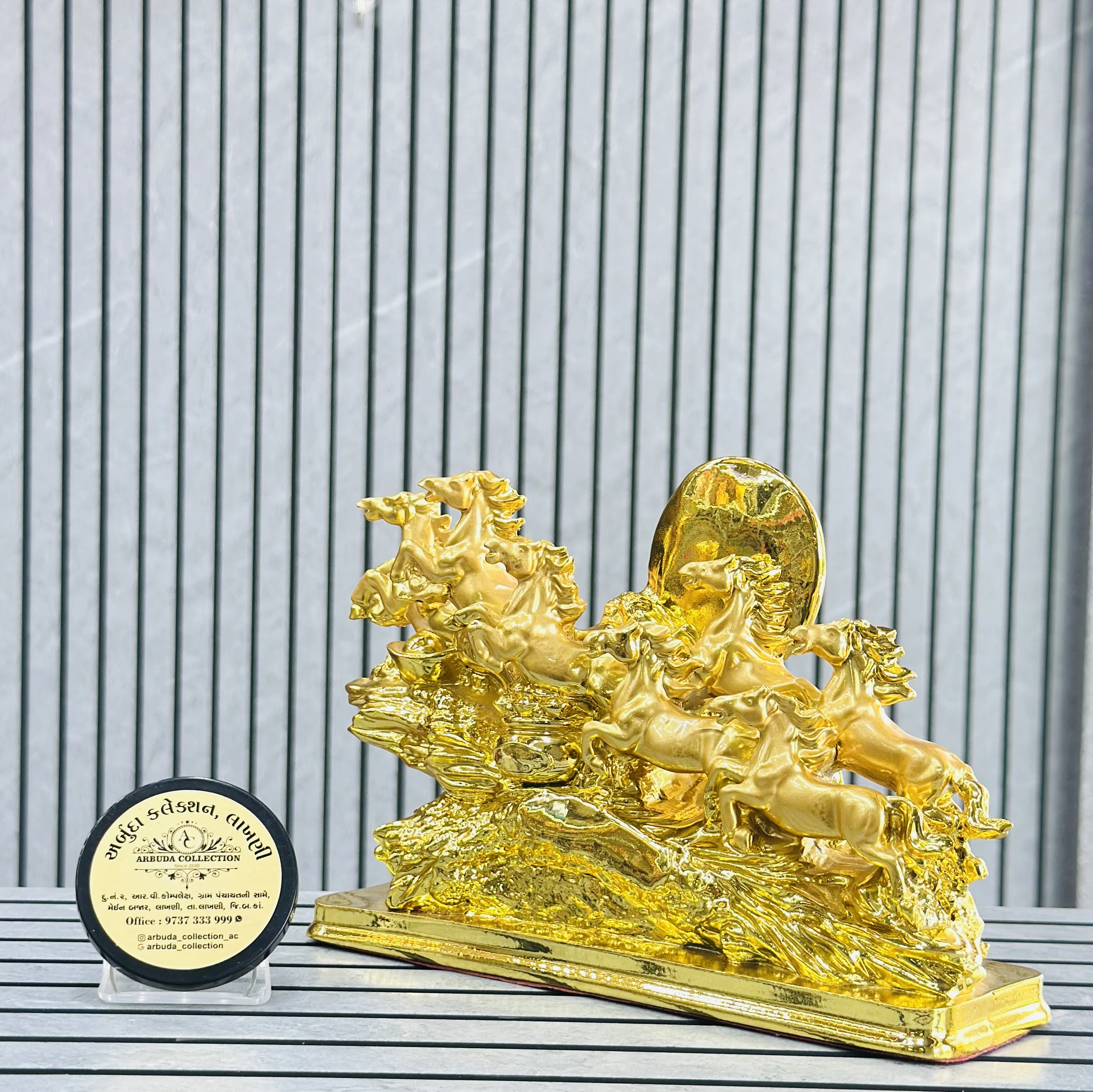 Golden Poliresina murti