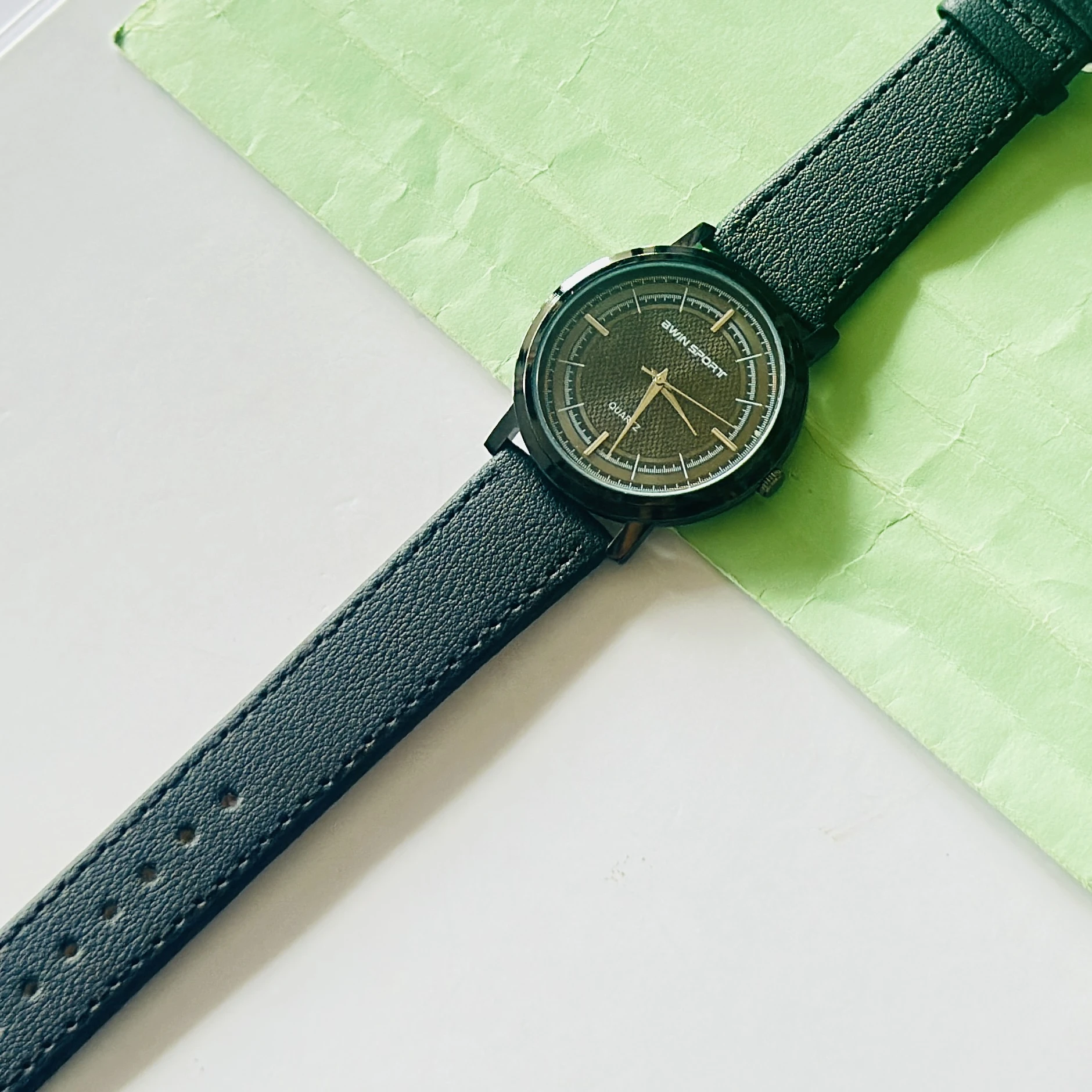 Quartz analog Watch