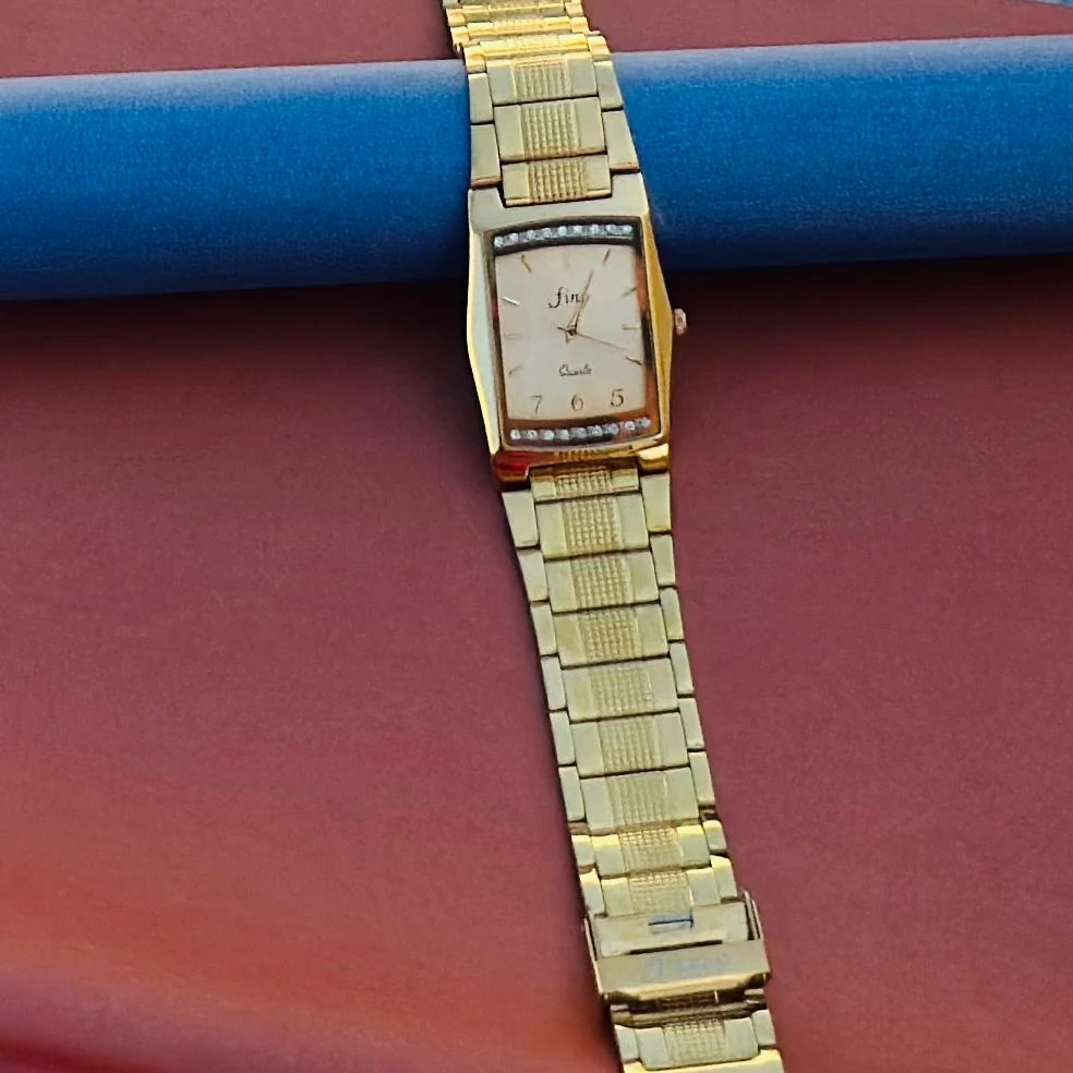 Golden Design analog watch
