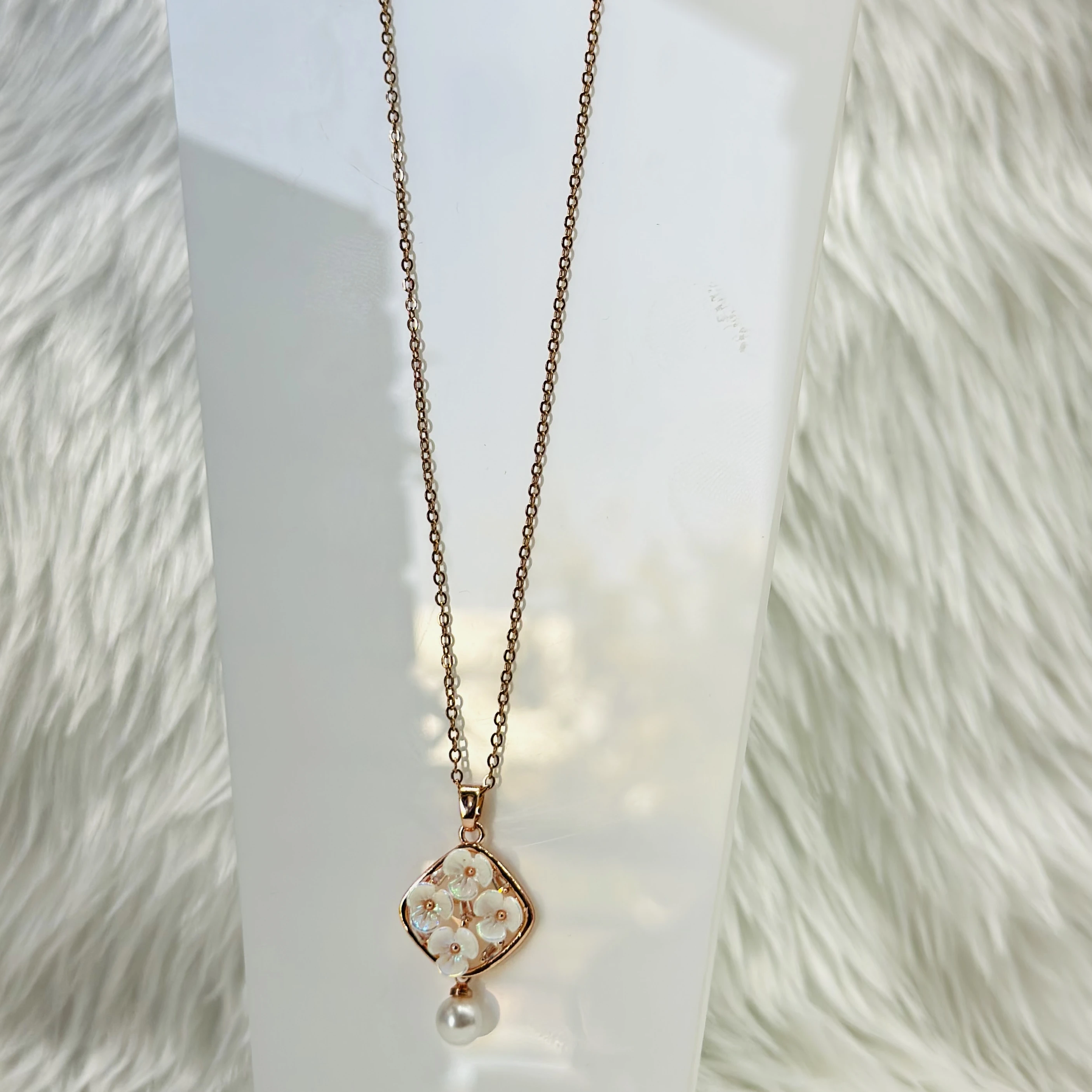 Chopard Happy Hearts Flowers pendant