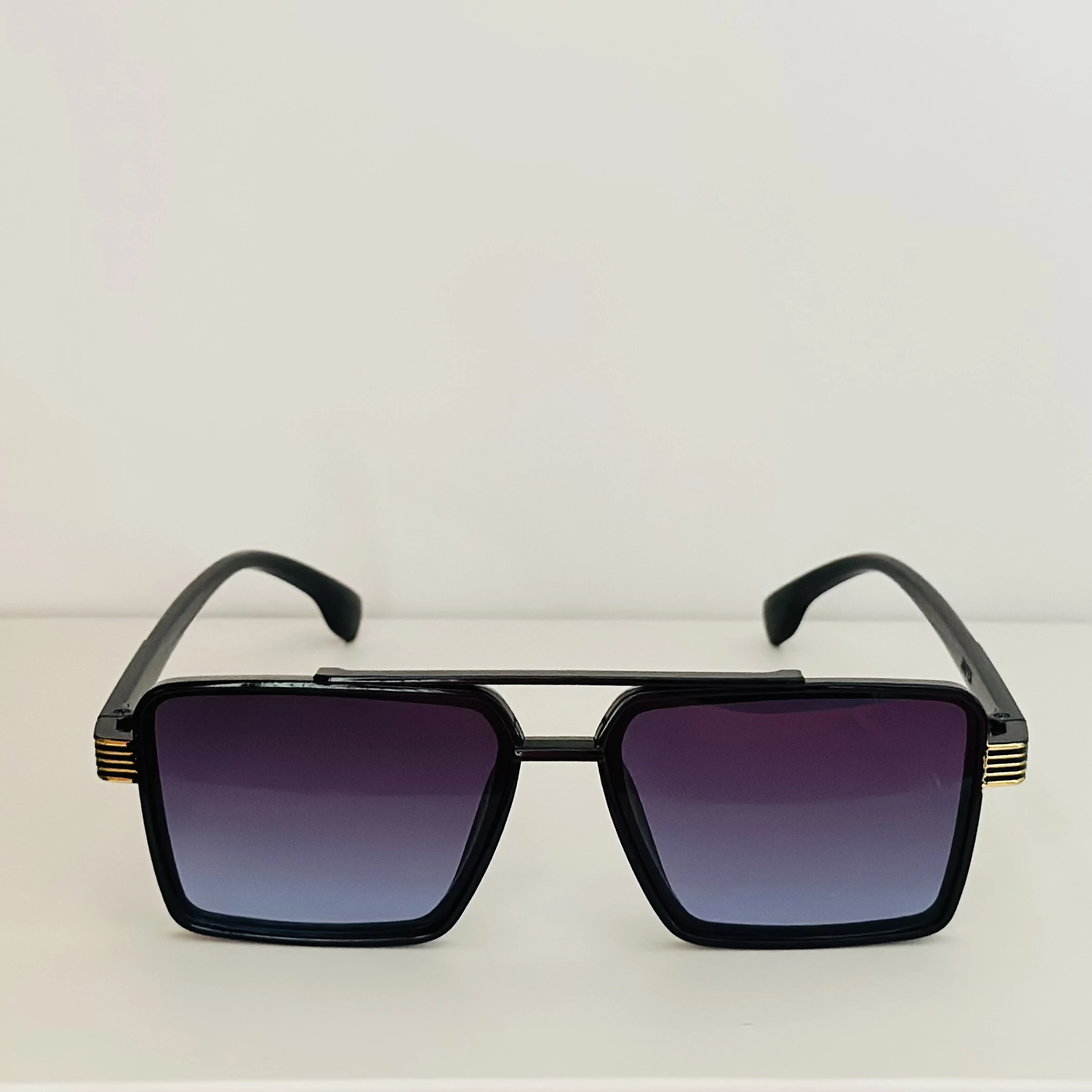 Black frame and grey gradient lenses.