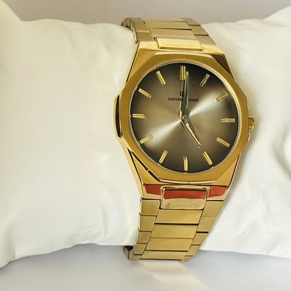 Analog Watch with a golden dial and stainless steel strap