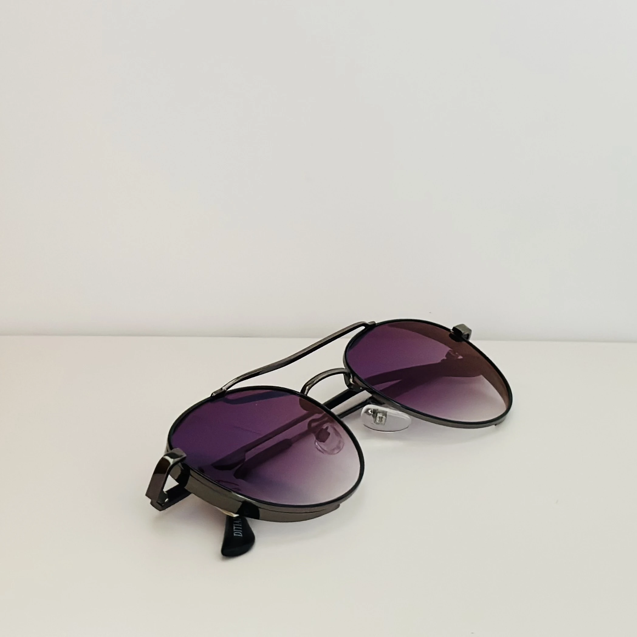 Round gunmetal-toned sunglasses