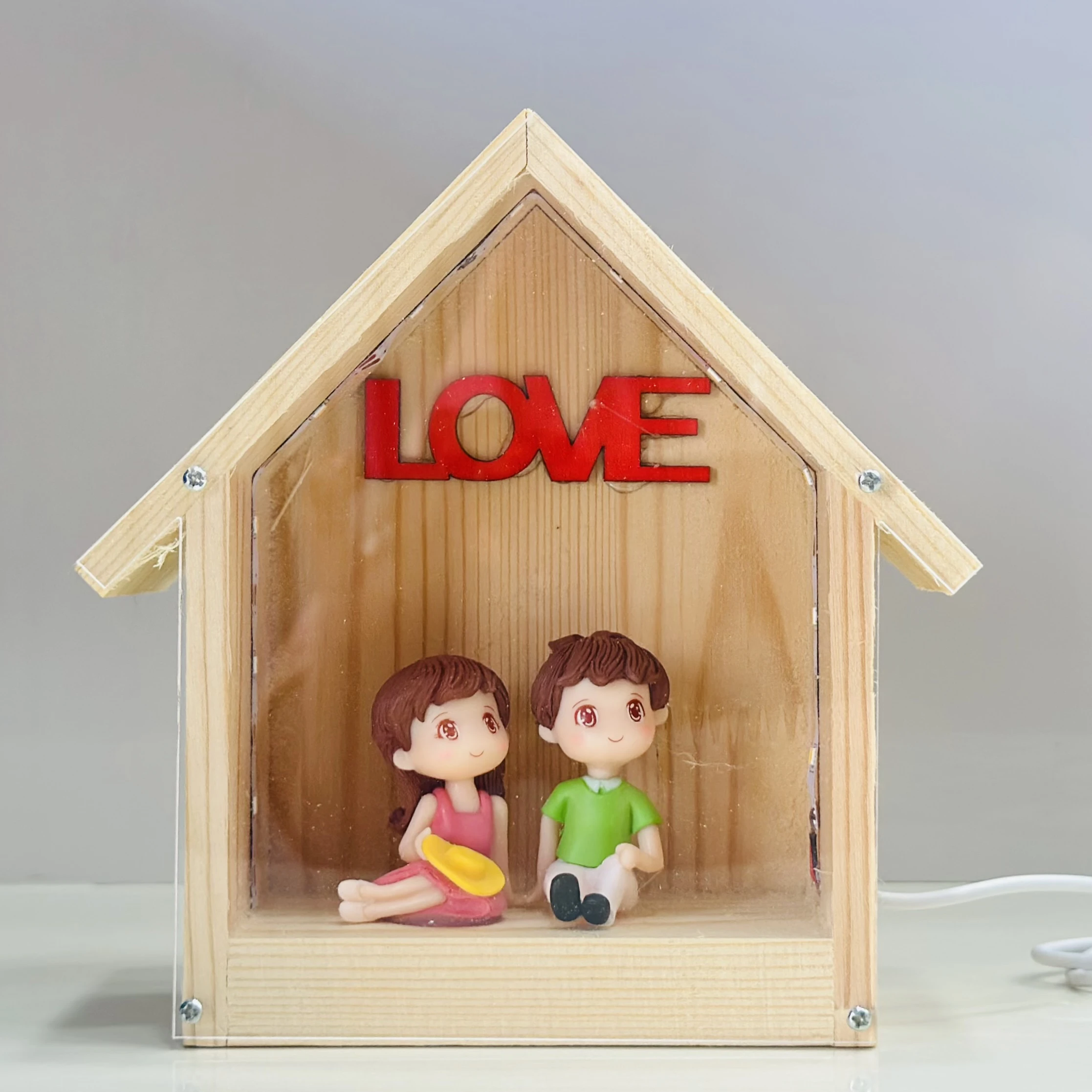 Wooden Hut Lovers Inside Decorative gift(SKU-MHTL56)