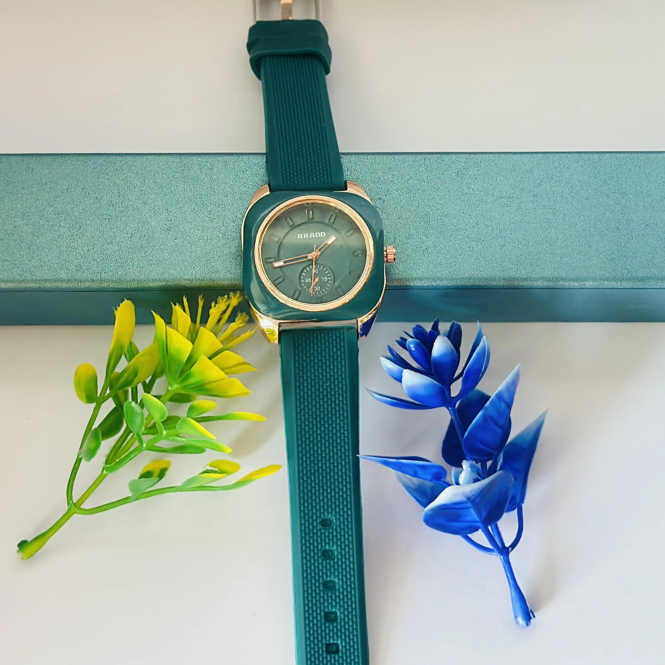 Quartz analog watch for women.