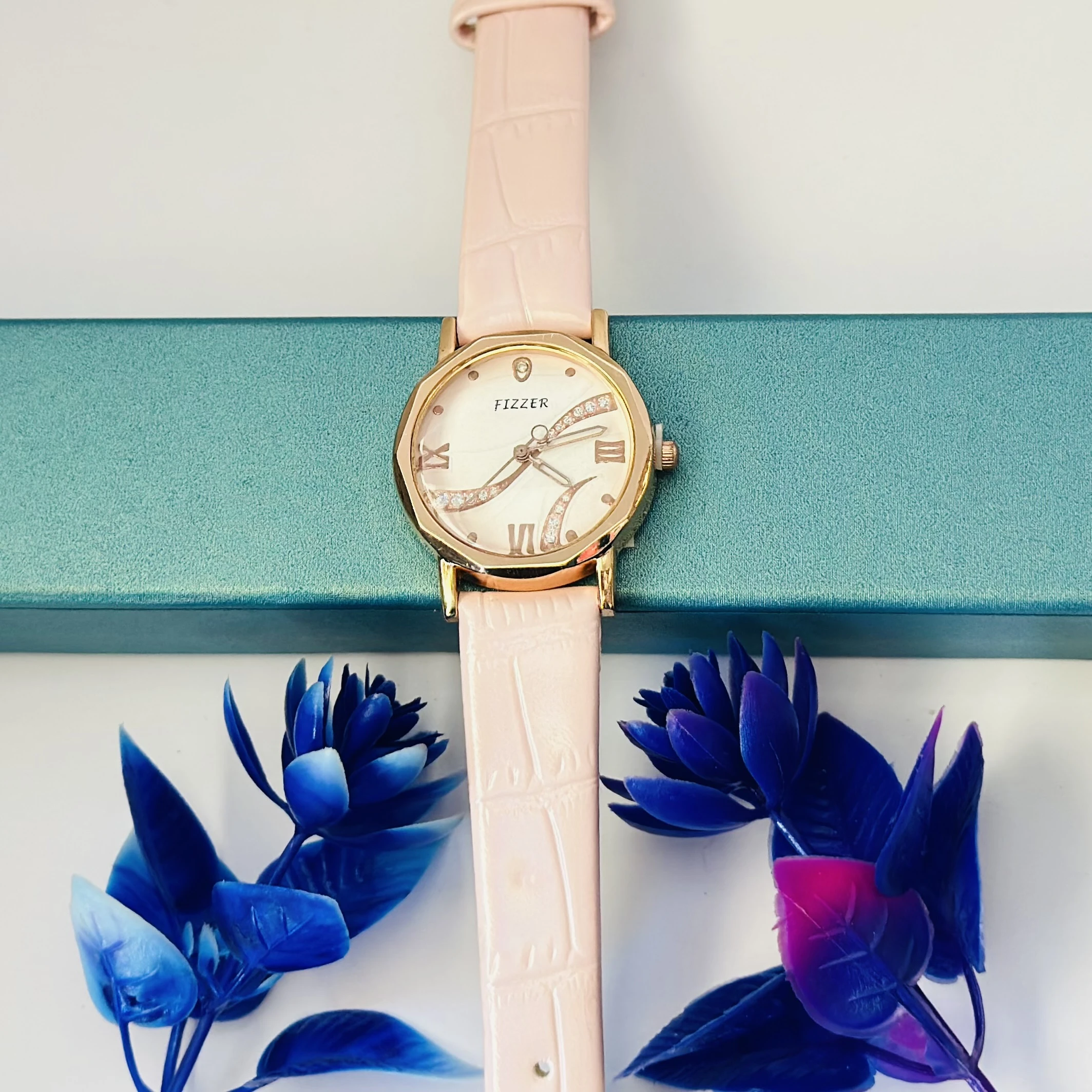 Fizzler women's analog quartz wrist watch
