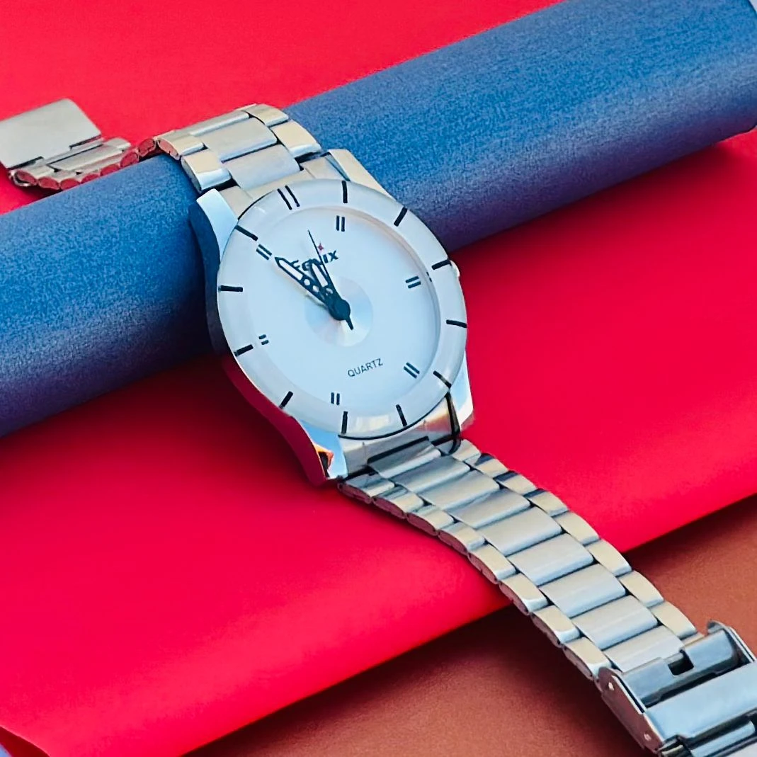 Silver analog watch For man’s