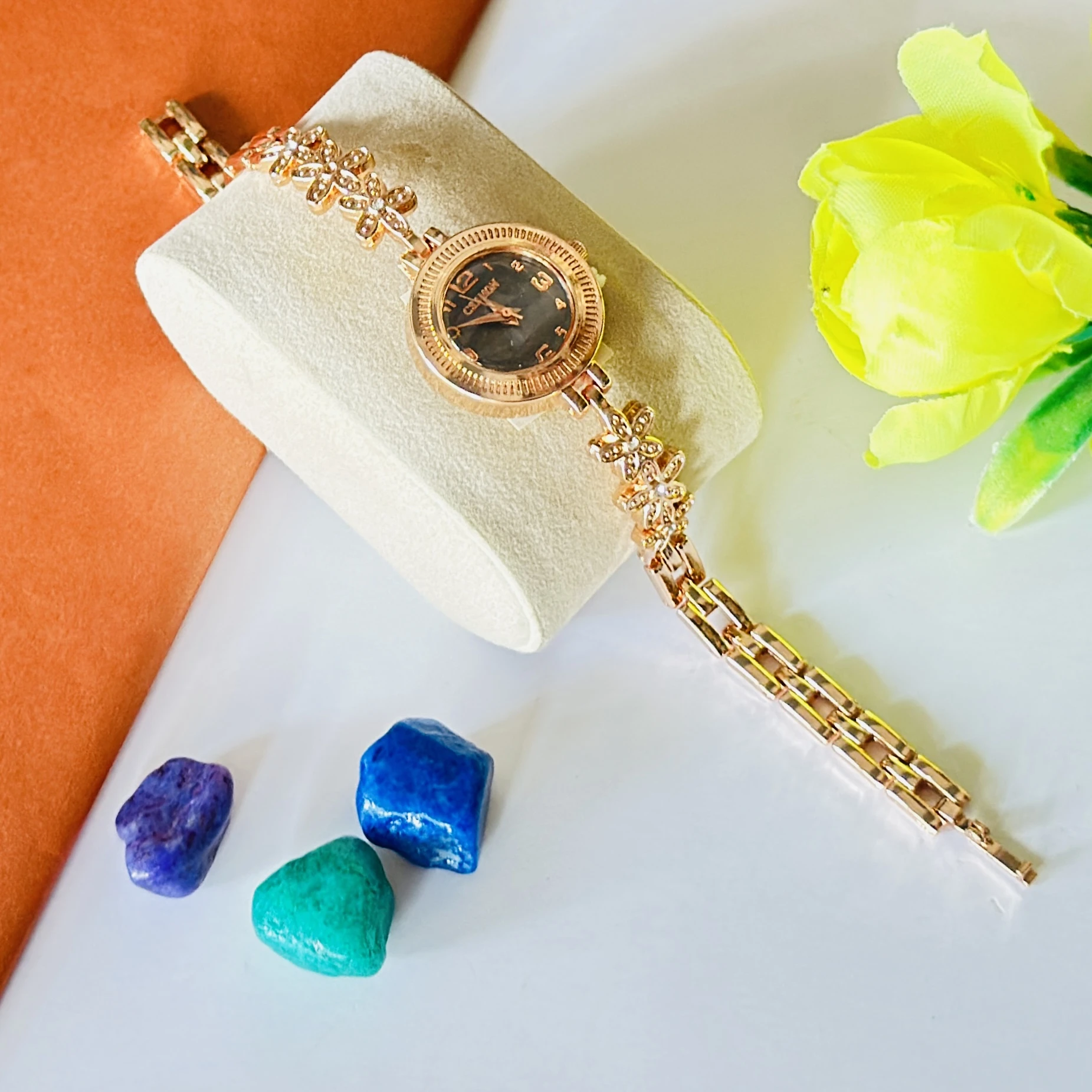 Analogue watch for girls