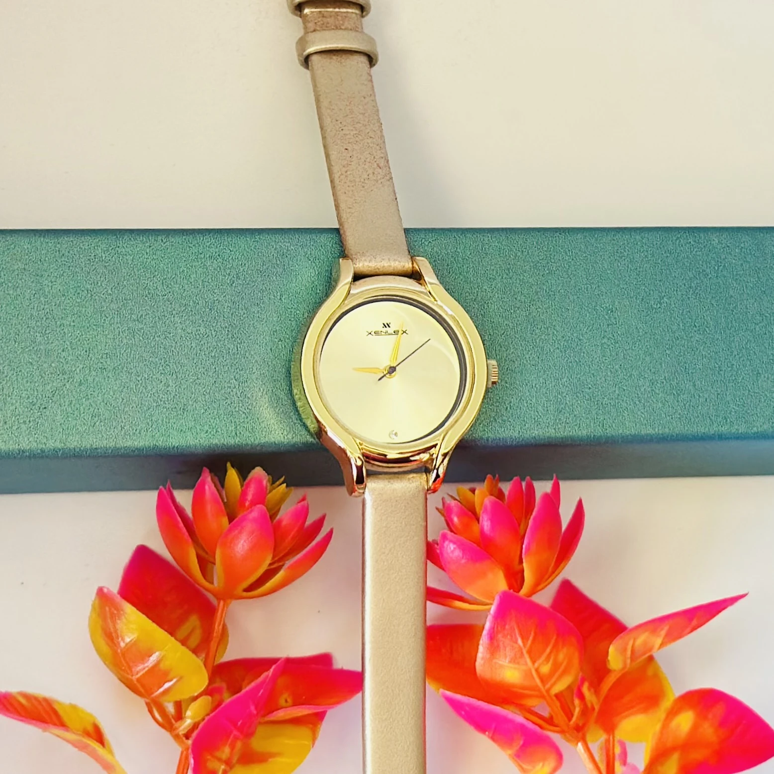 Youth analog watch for women