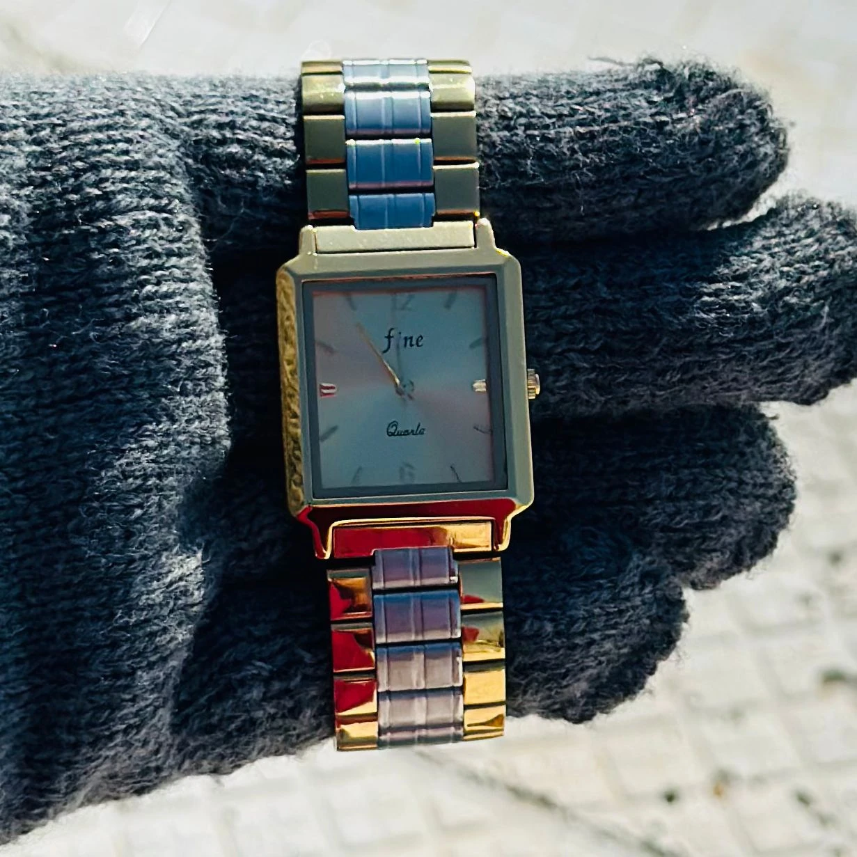 Man’s analog watch