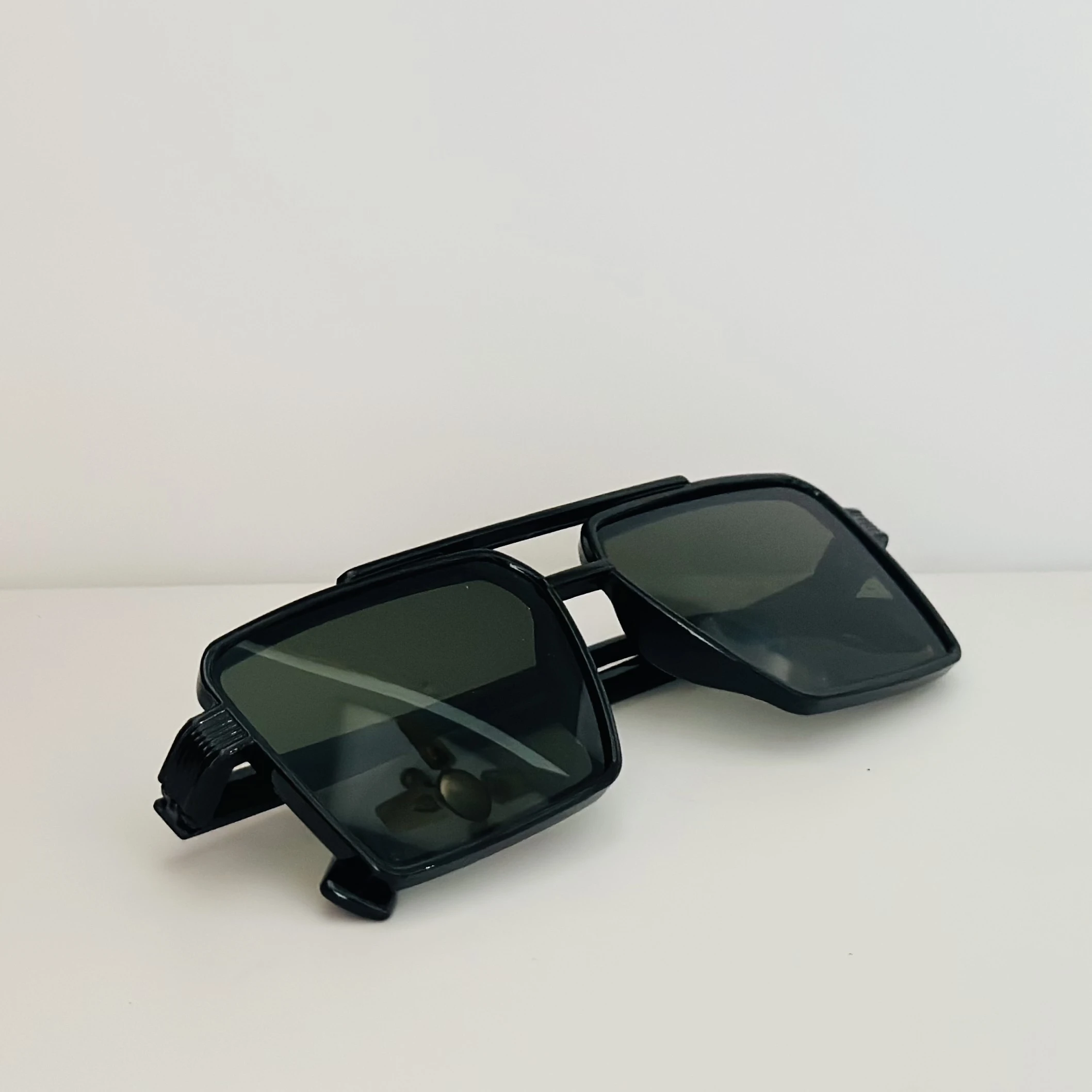 Black square-frame sunglasses