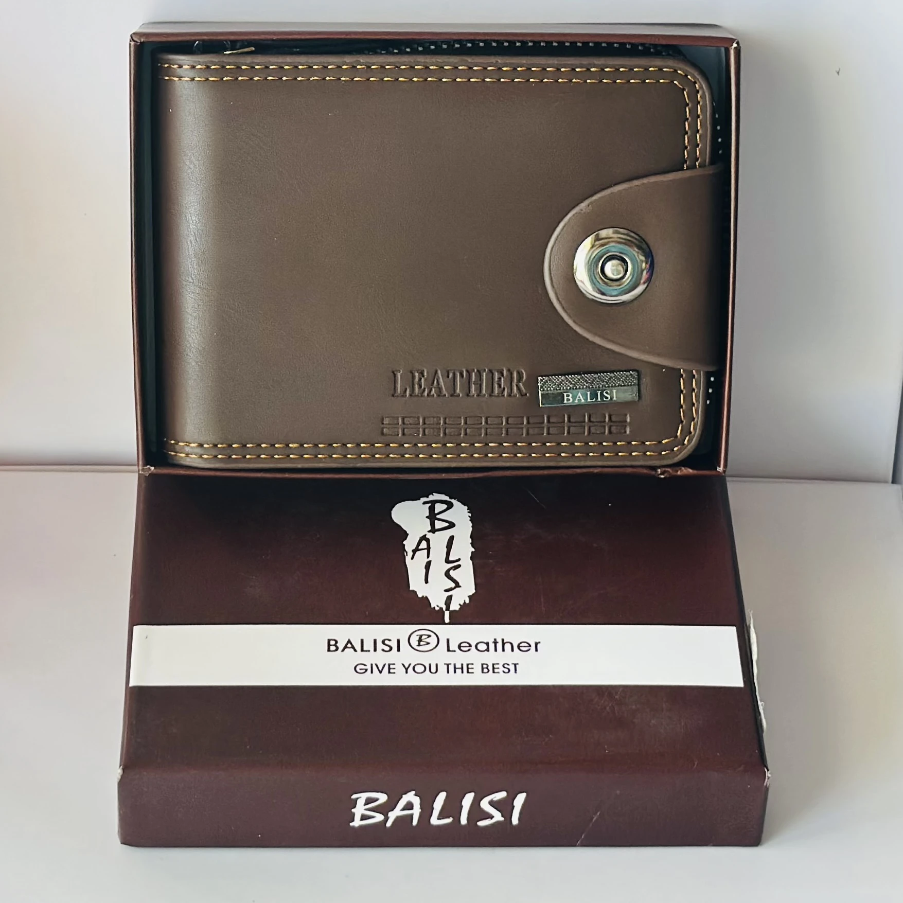 Balisi men's brown leather bifold wallet with a snap closure.