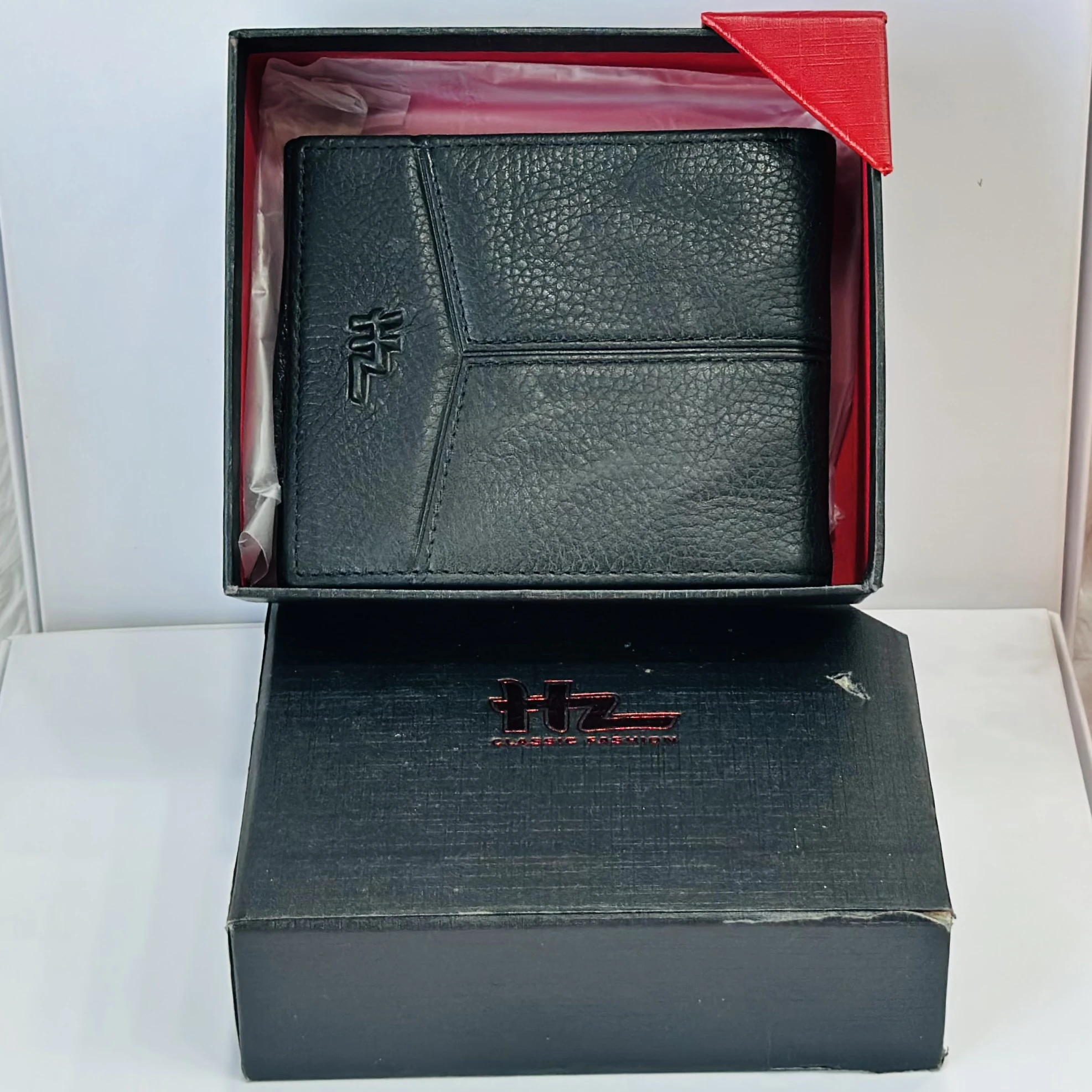 Black leather men's bifold wallet