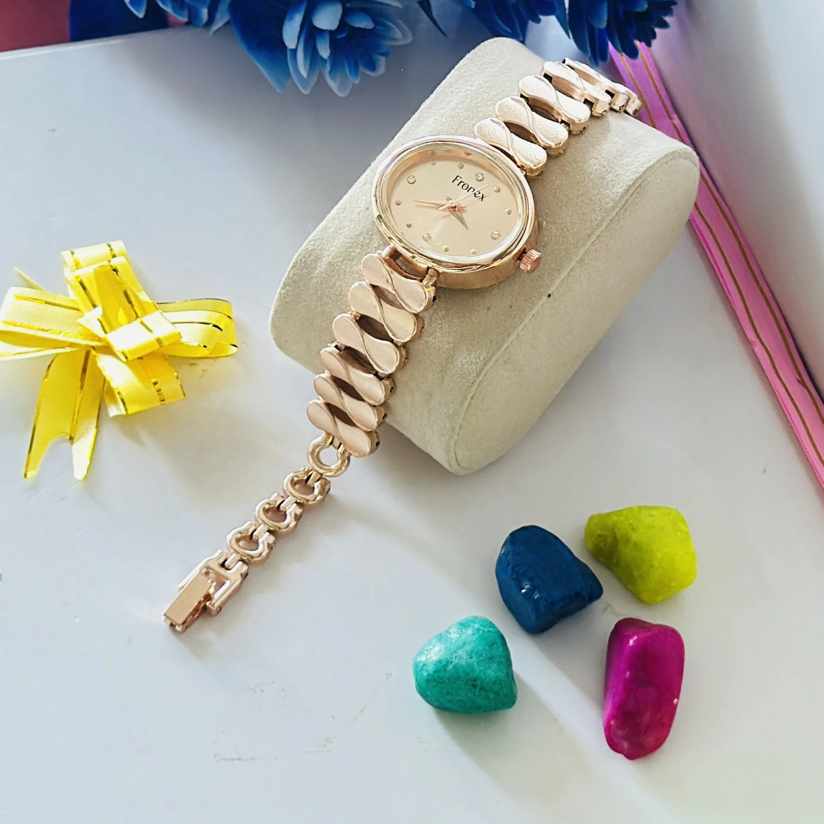 Fronex branded women's analog wristwatch