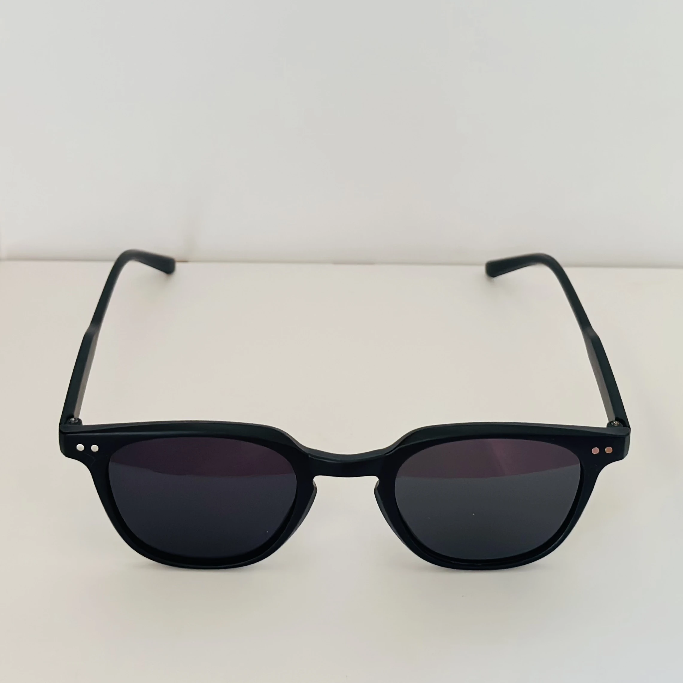 Clark n' Palmer black aviator-style sunglasses