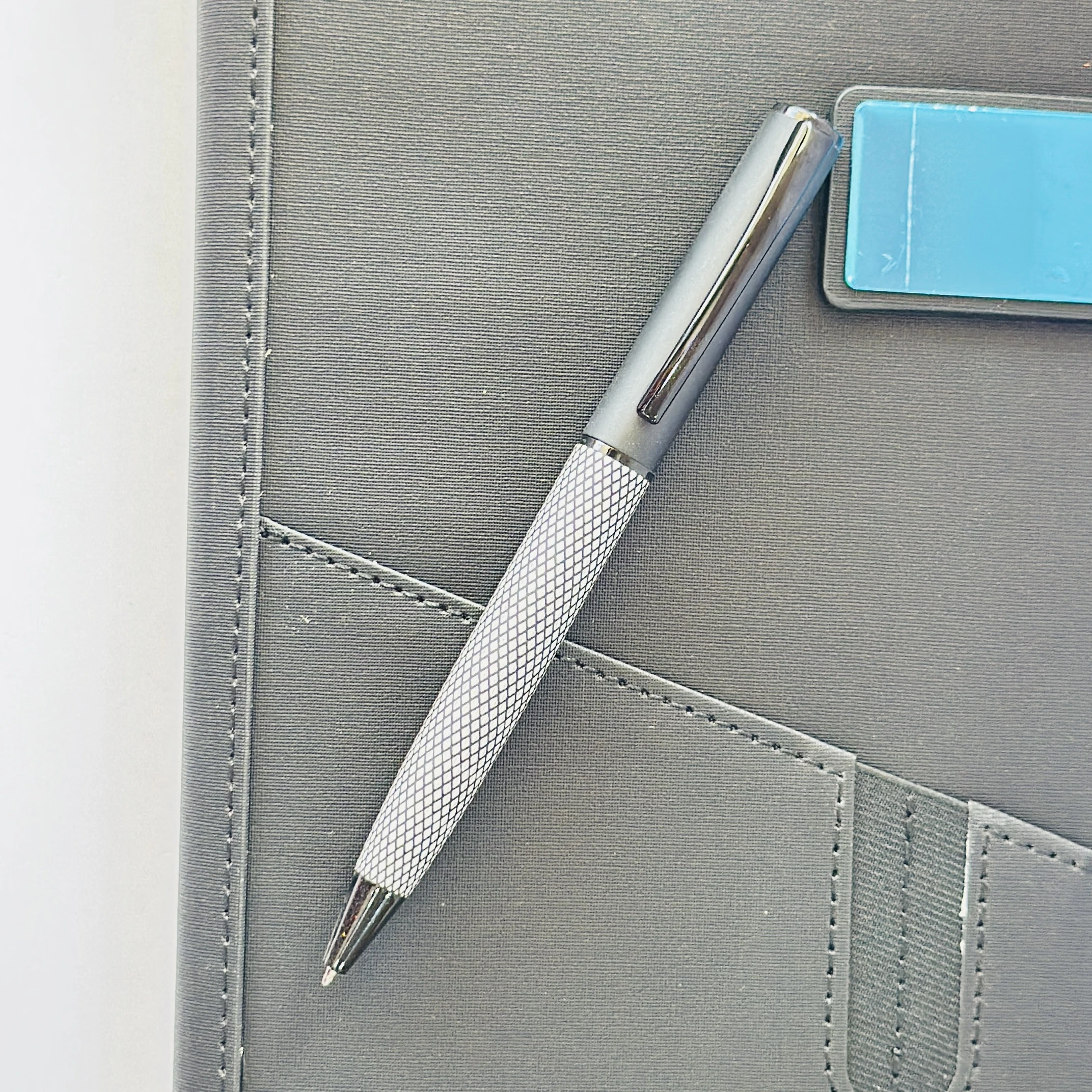 Subset Chess ball pen