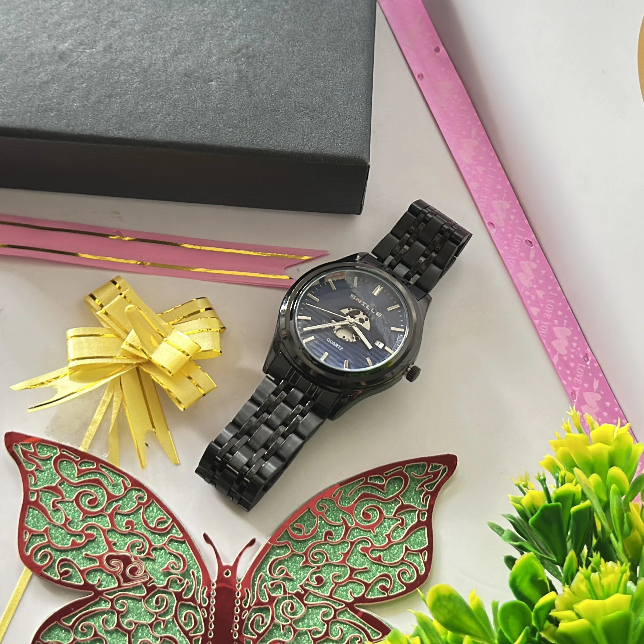 Snille brand wristwatch features a black analog