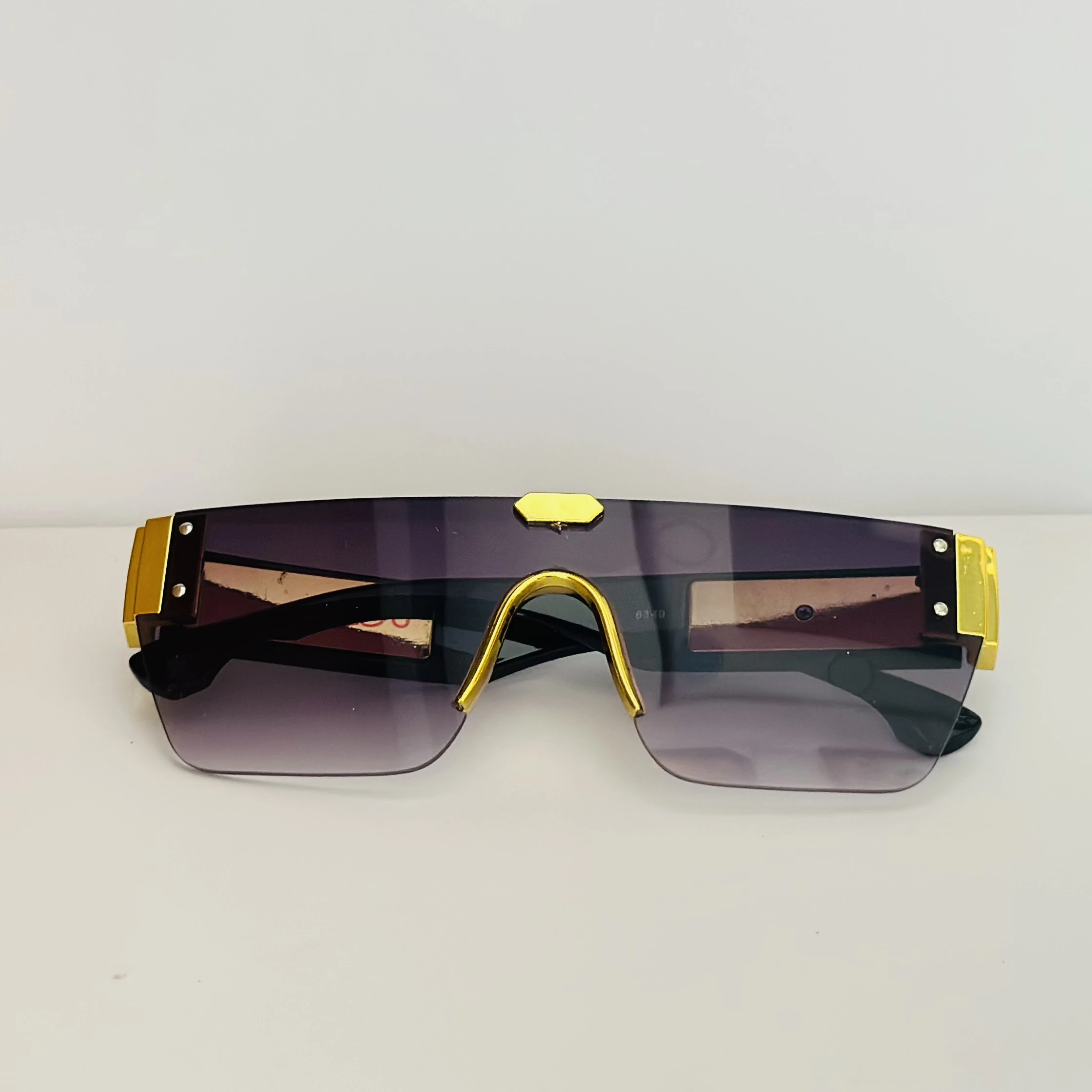 Stylist rimless square sunglasses