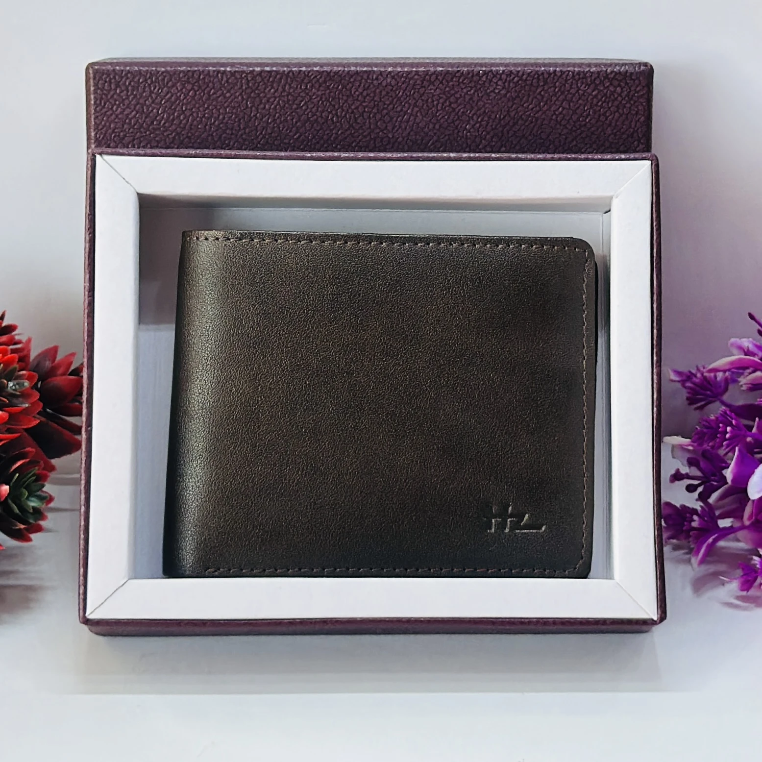 HZ men's bifold wallet made from genuine leather.