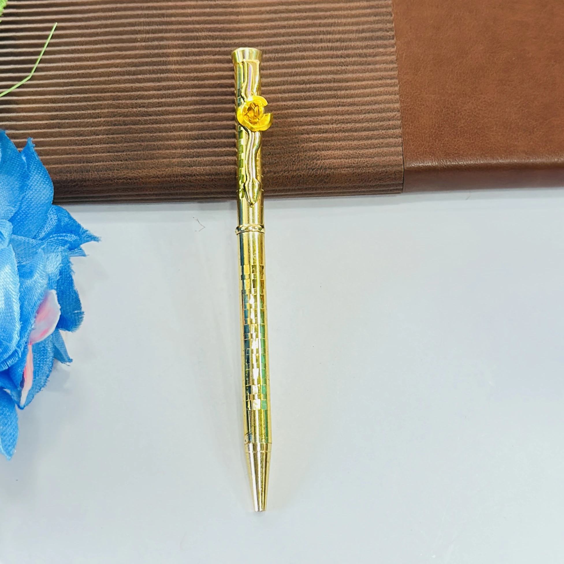 Decorative ballpoint pen