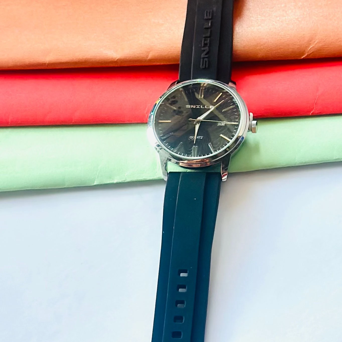 SNILLE Premium Quartz analog watch