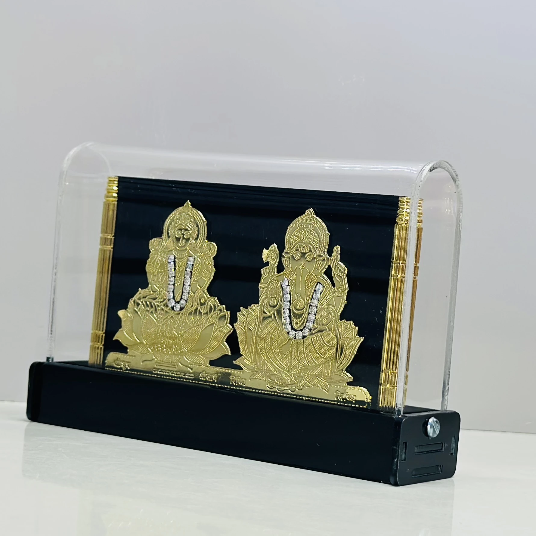 gold-plated idol of the Hindu deities Lakshmi and Ganesha