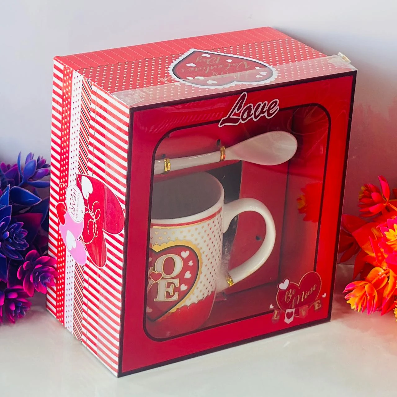 Ceramic "Love" themed coffee mug …. Q78JSV
