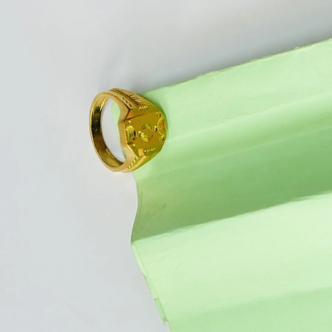 Jewellers 22 kt yellow gold ring for men.