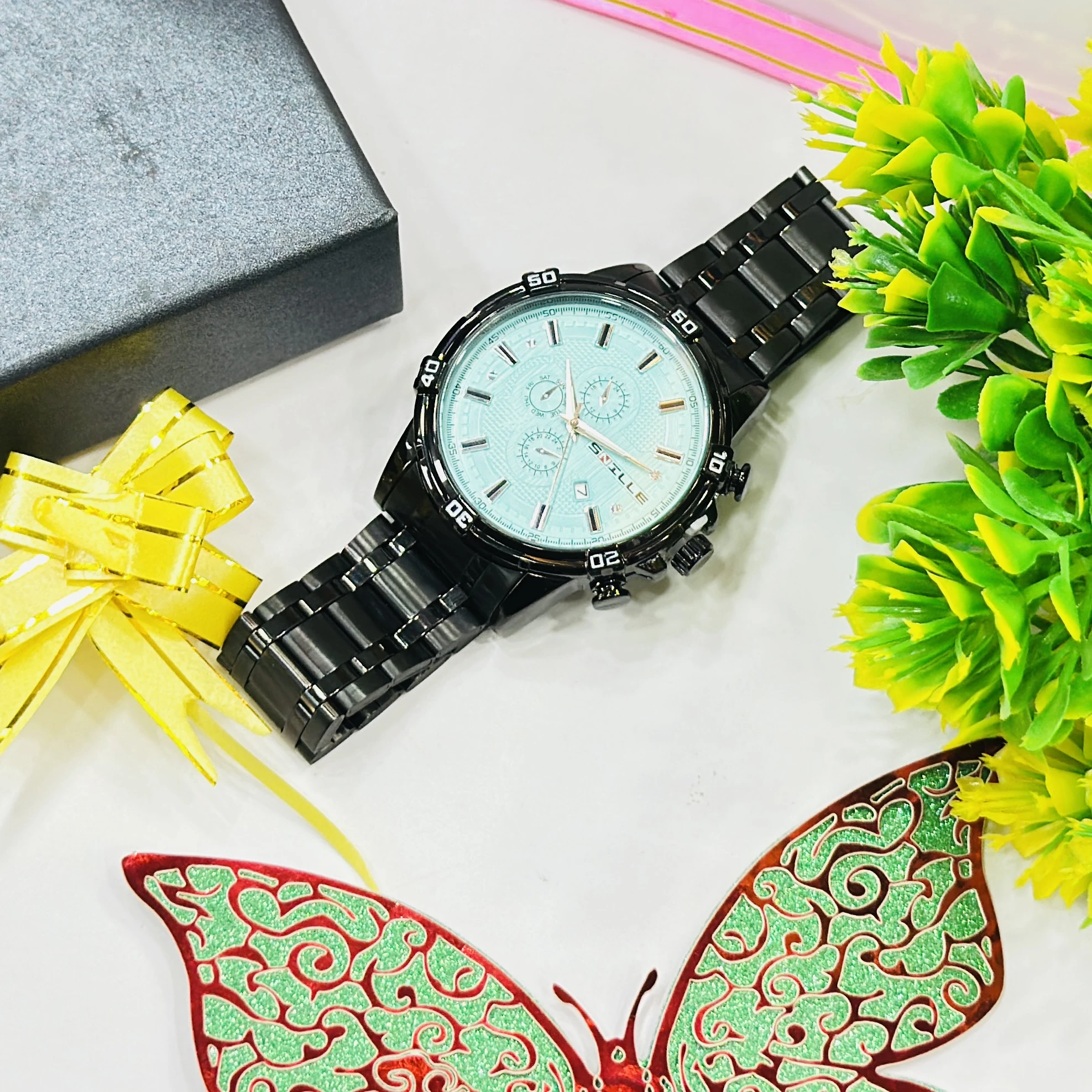 Snille brand watch is a stylish analog