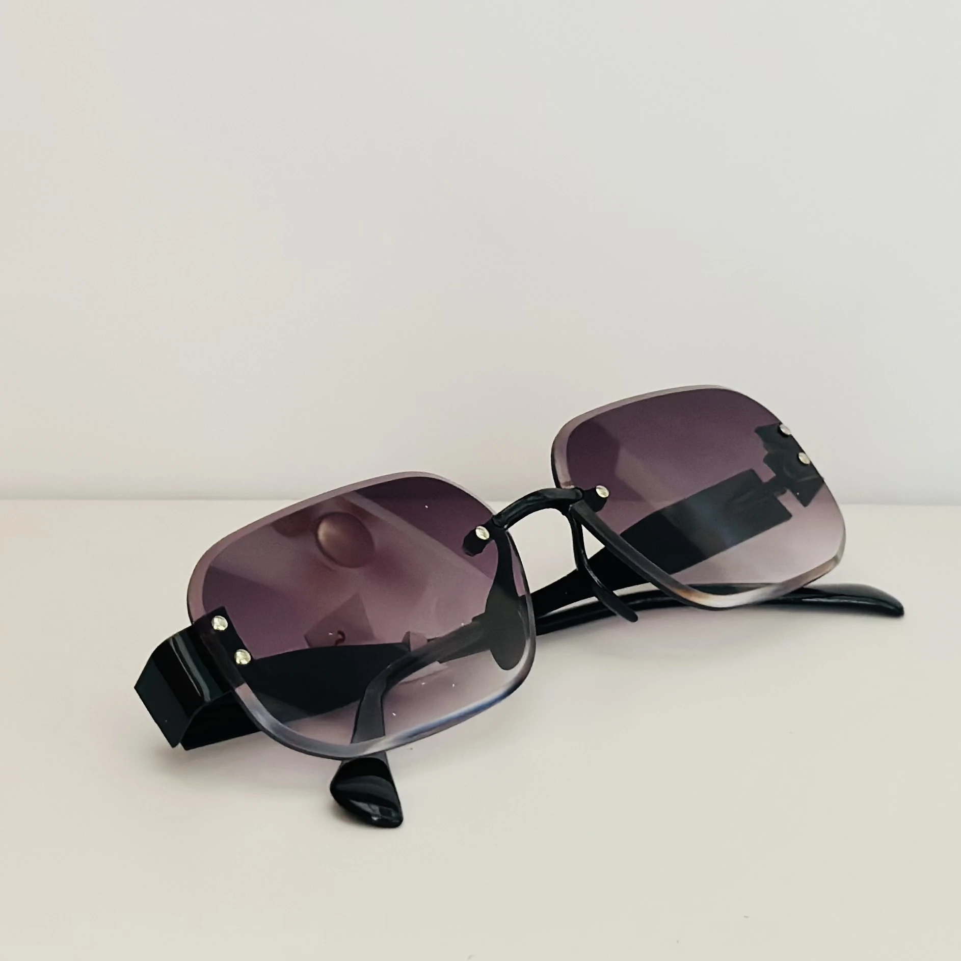Rimless rectangular sunglasses
