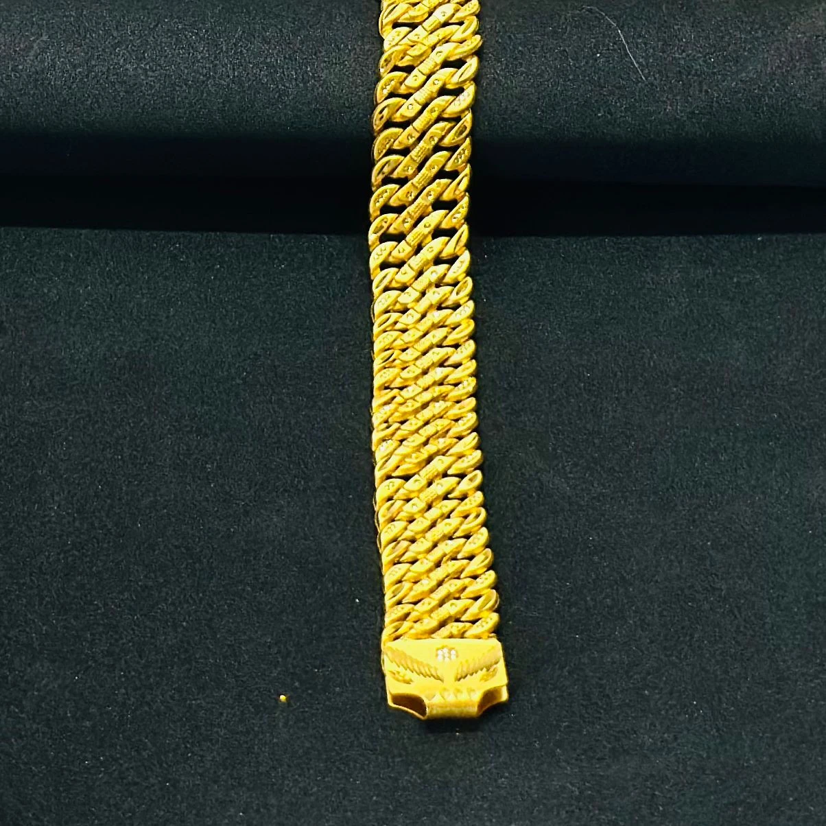 Man’s Breslet’s golden