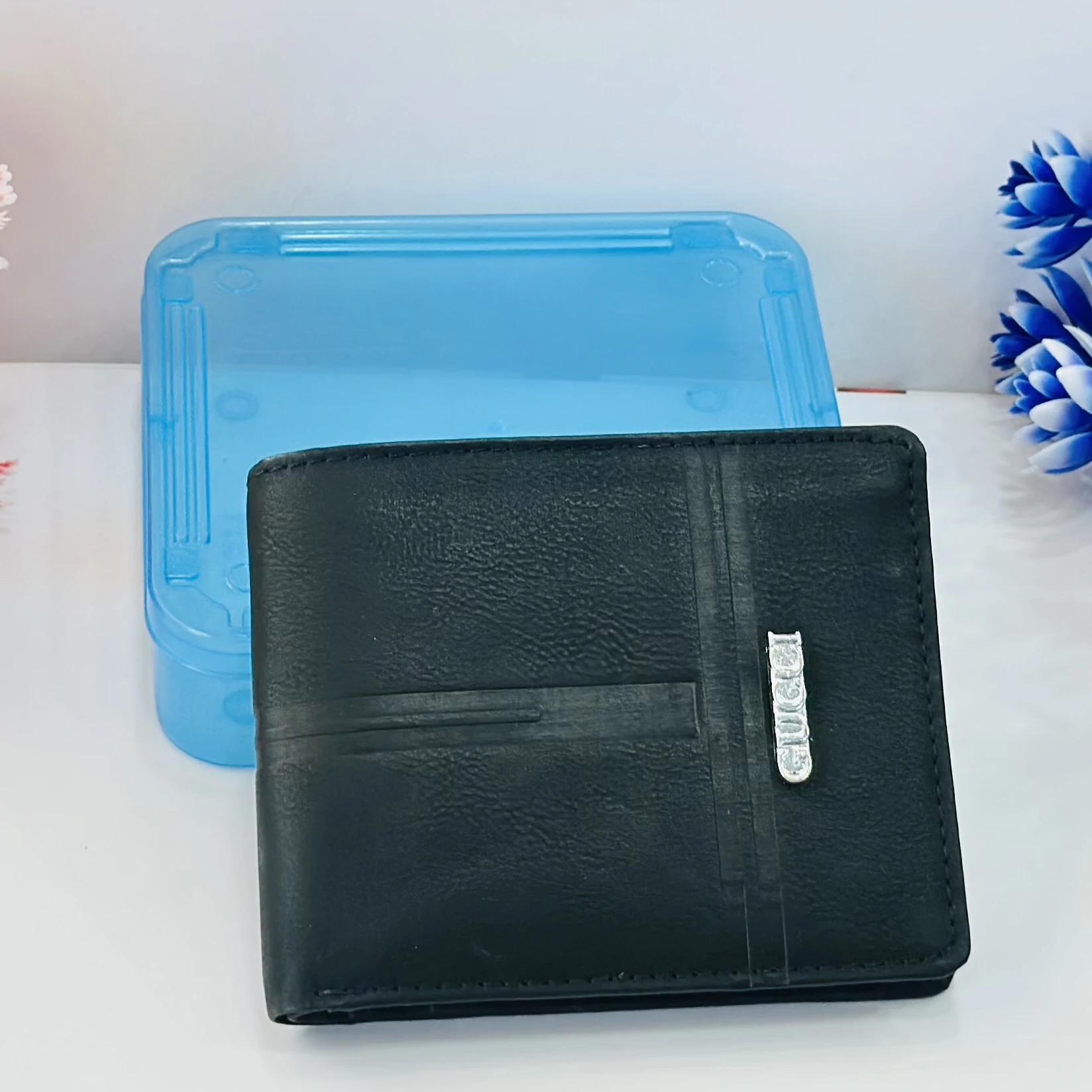 Black leather bi-fold men's wallet