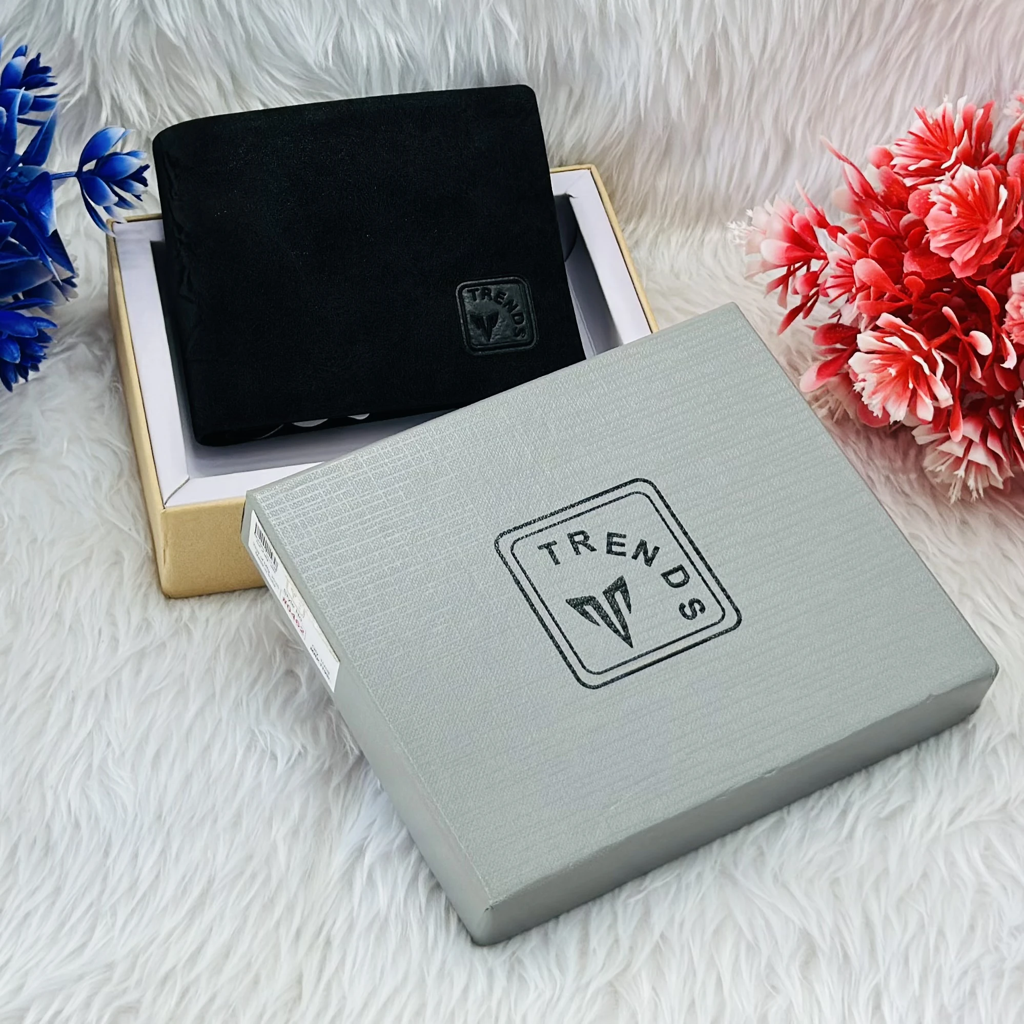 Black wallet from the brand Trends