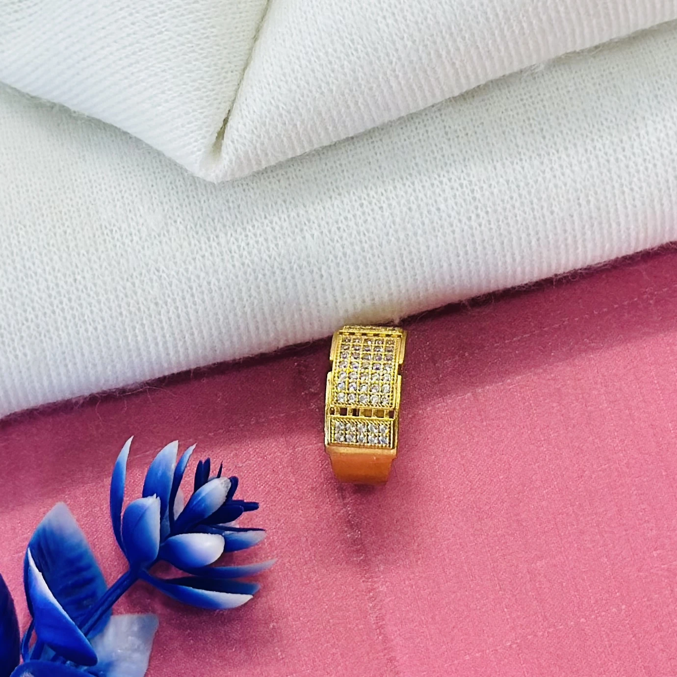 Gold plated finger ring with artificial stones.