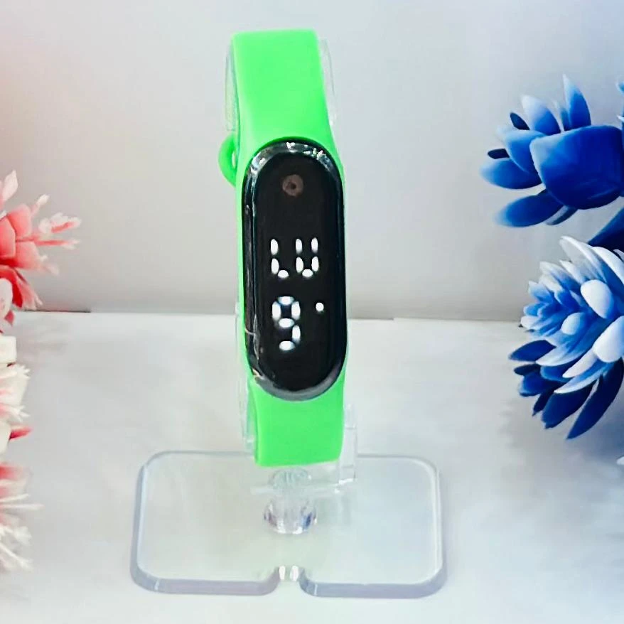 appears to be an Aquarius AQ112 fitness tracker in green