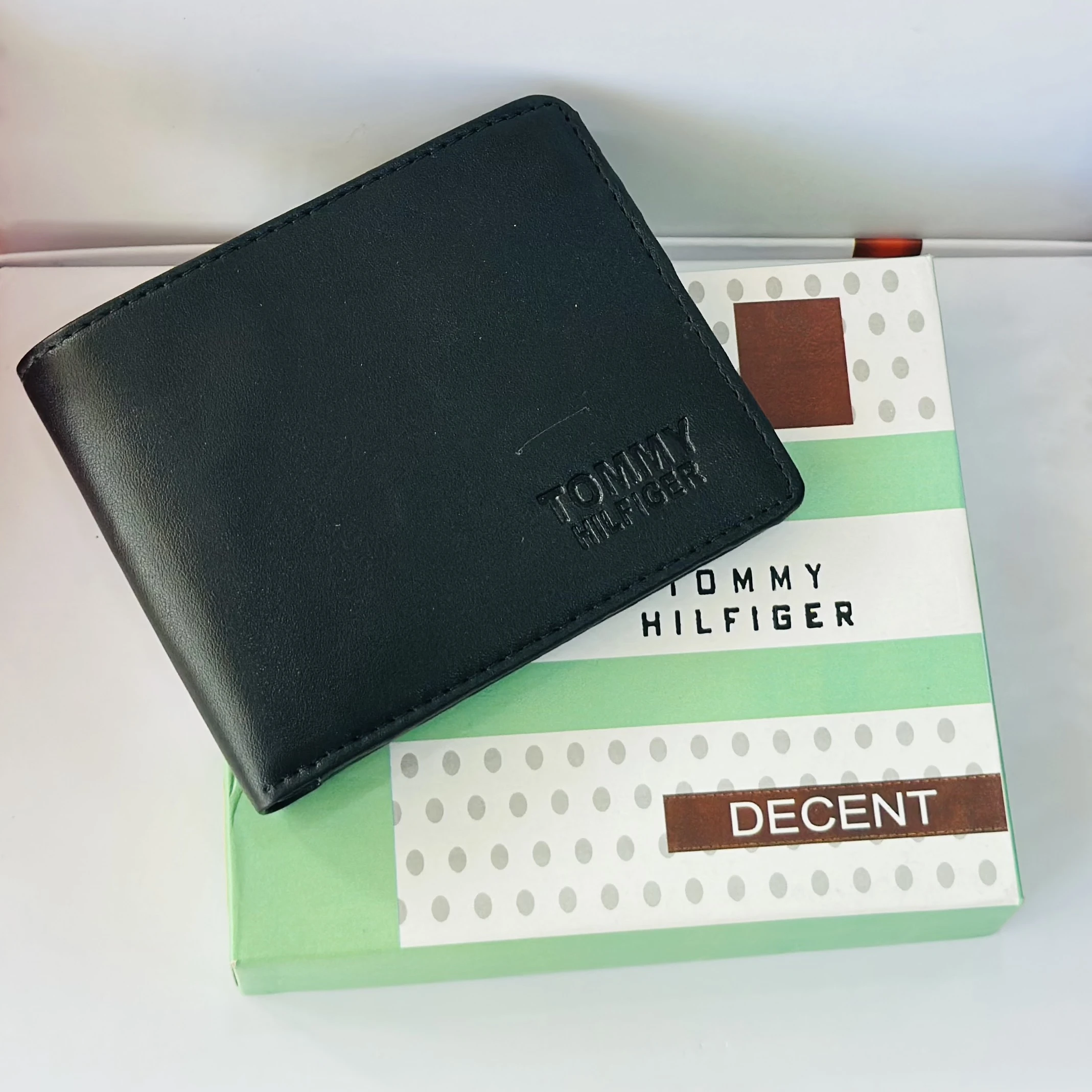 Tommy Hilfiger Men's Slim Leather Bifold Wallet