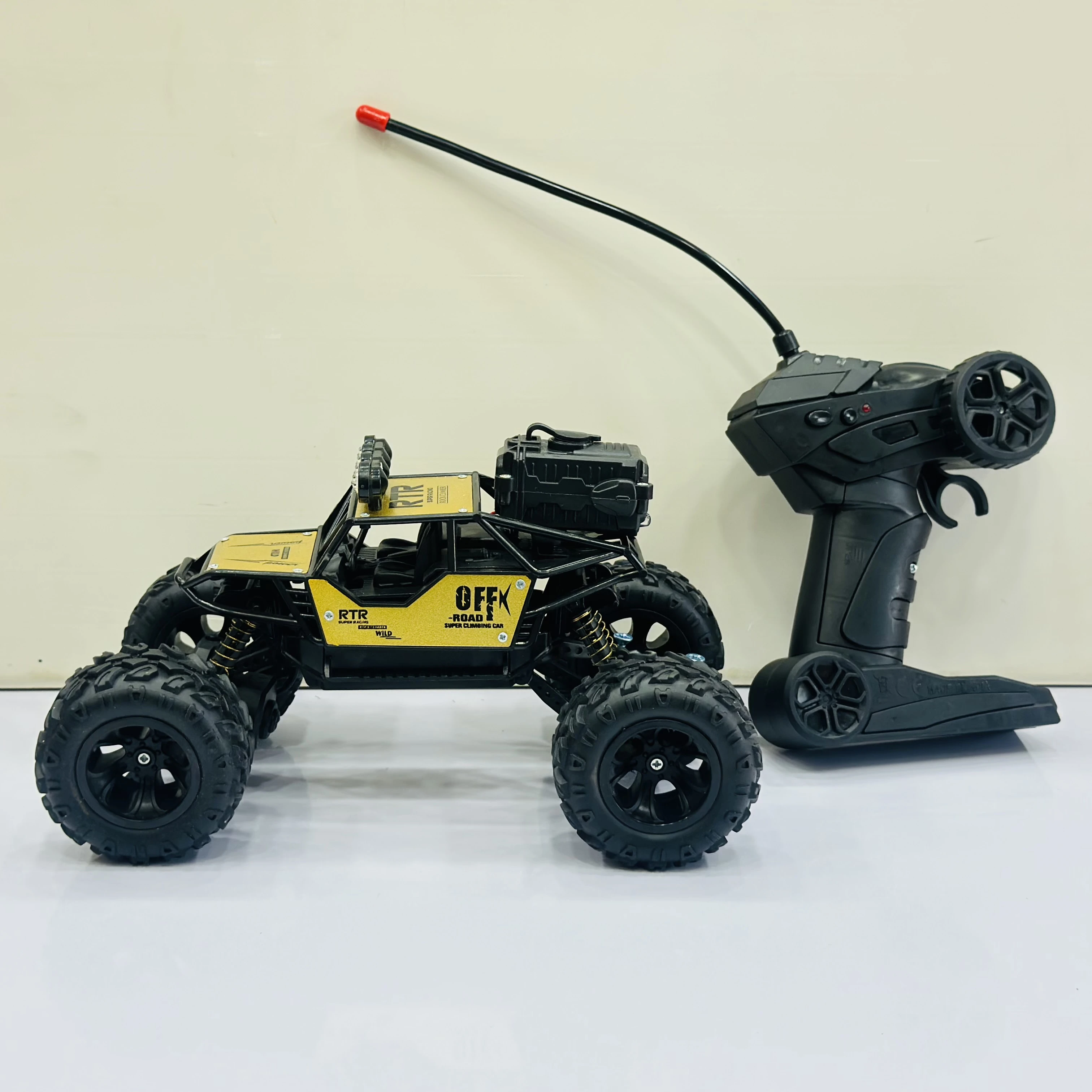 Toyboi 1:18 scale R/C die-cast metal rock crawler toy.