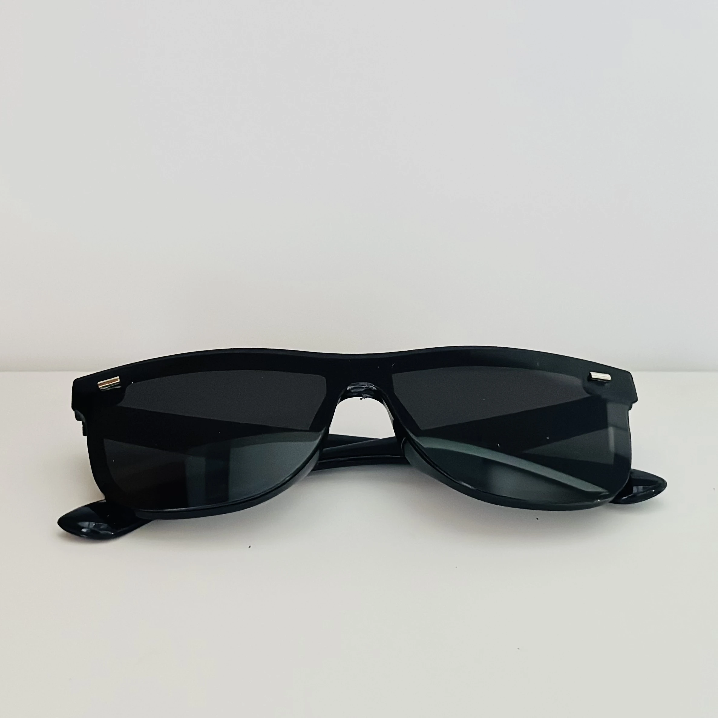 Black Provogue men's solid polarized wayfarer sunglasses.