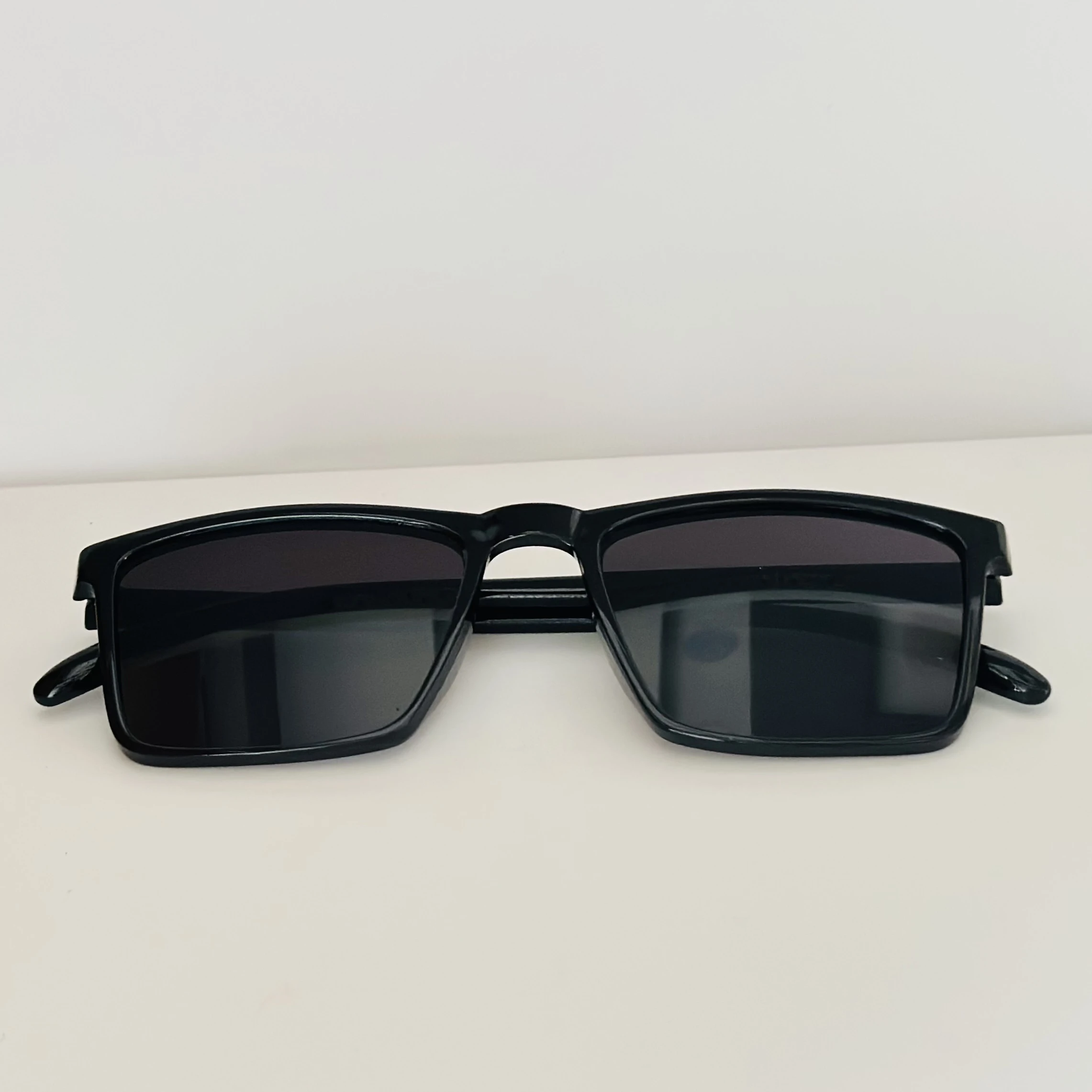 Black square sunglasses