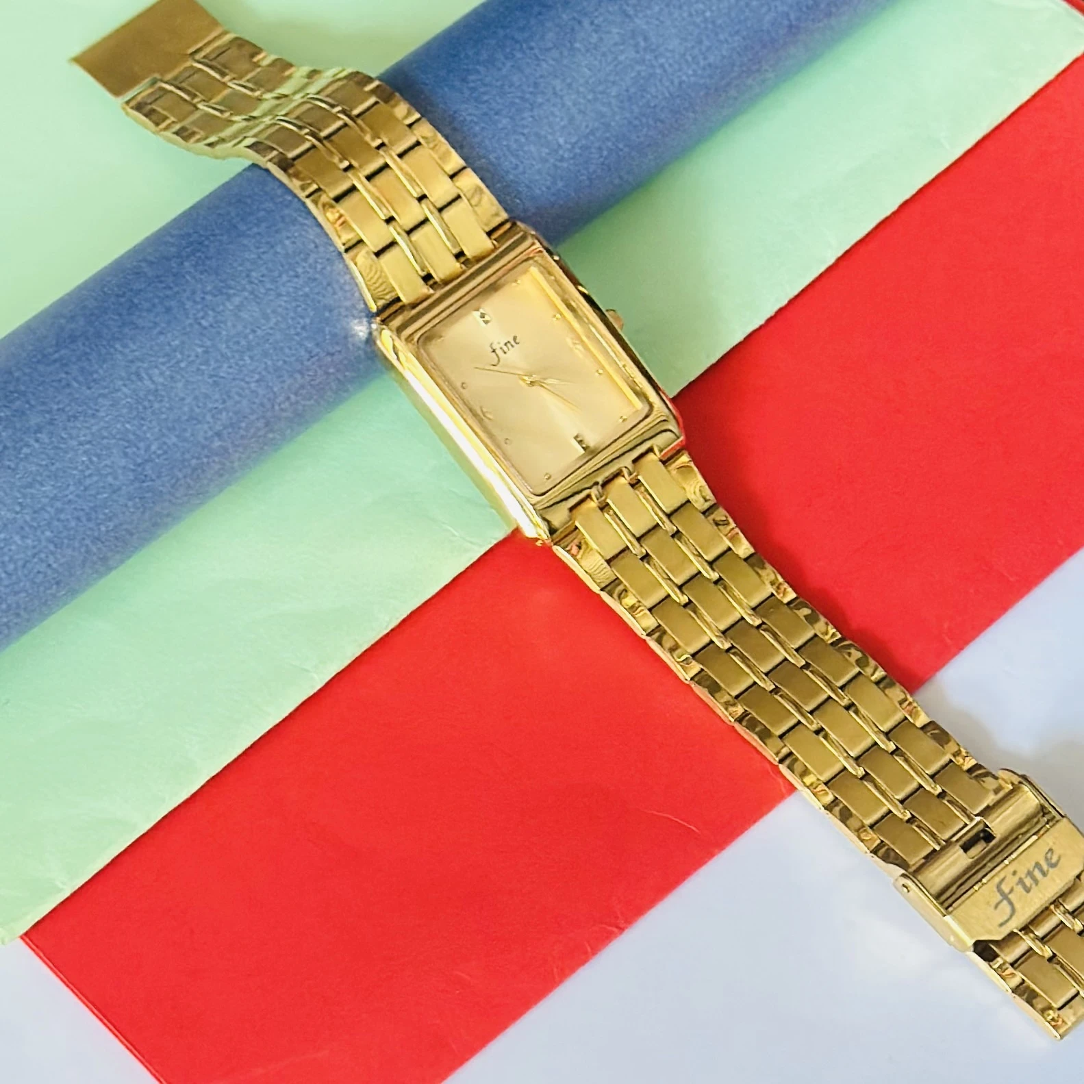 Gold -tone analog quartz watch with a metal strap.