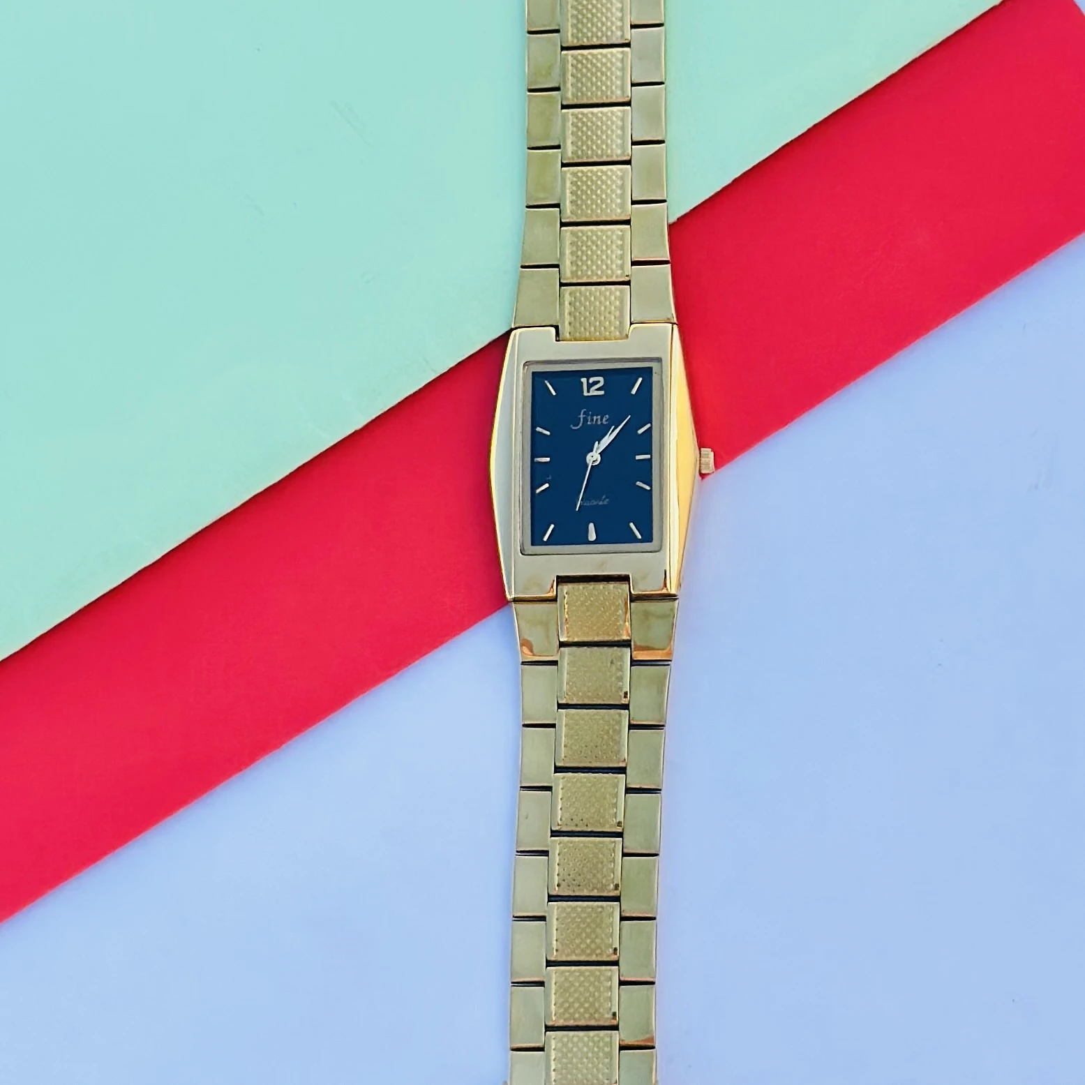 Fine gold-plated analog quartz watch