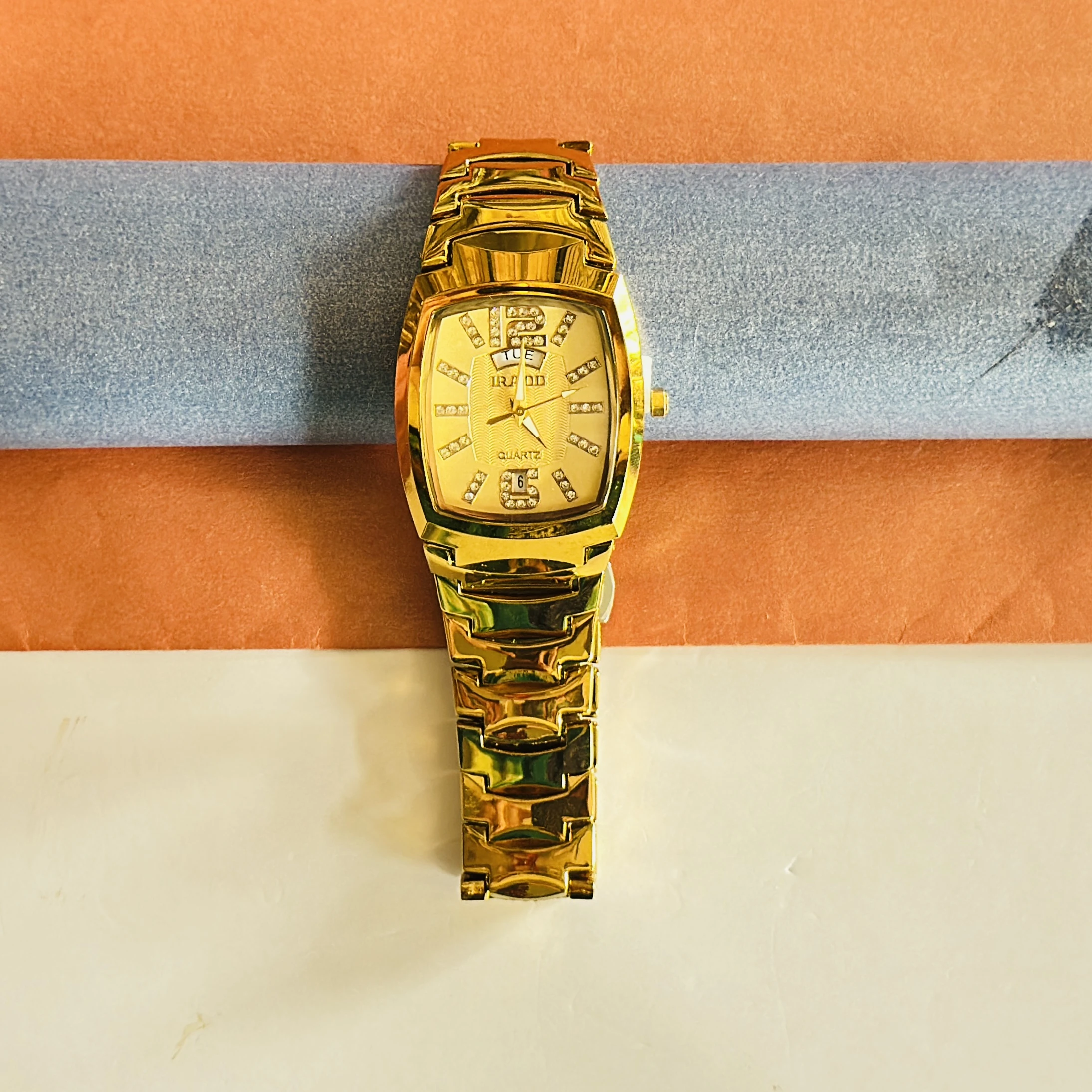 Gold toned men's quartz analog watch
