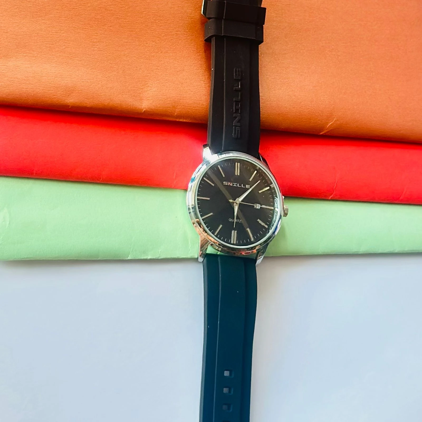SNILLE Premium Quartz analog watch