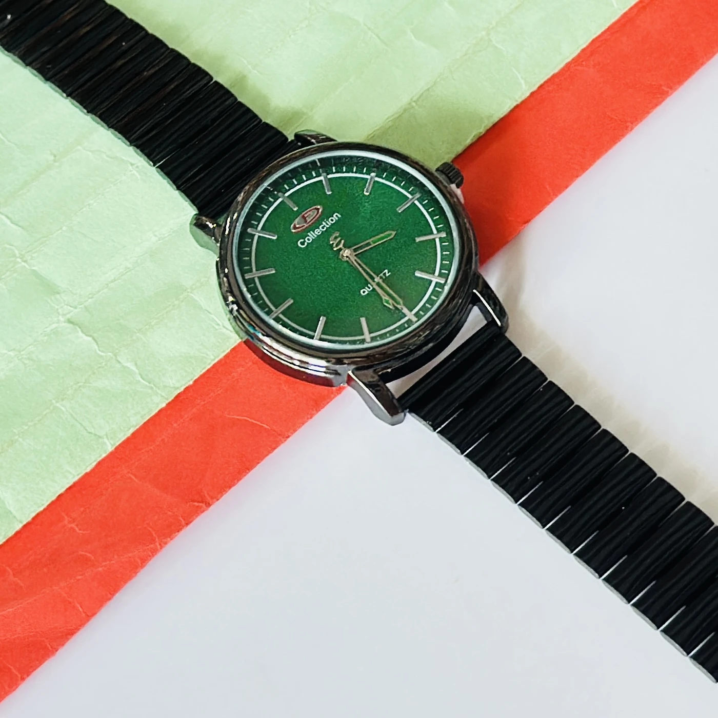 Analogue wristwatch