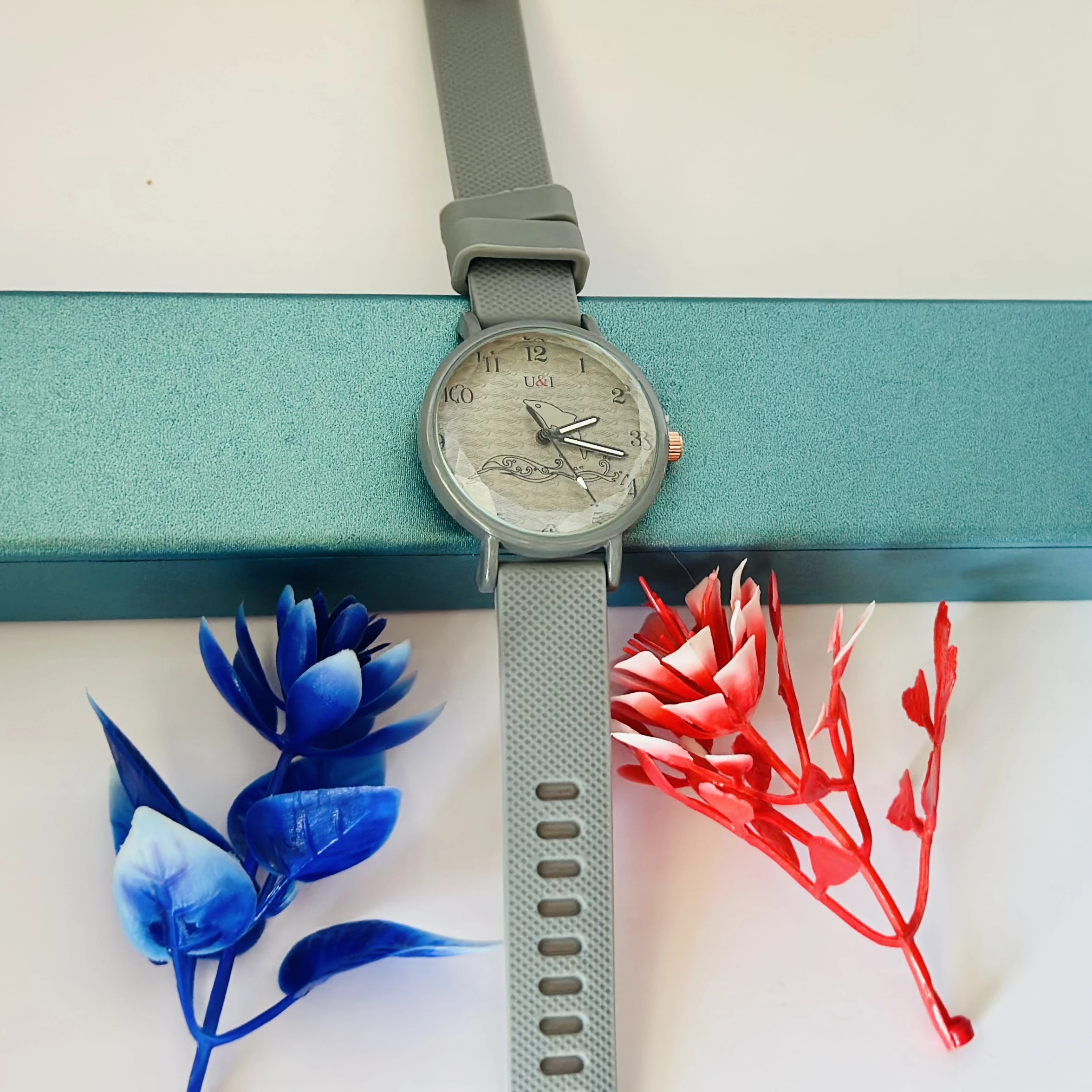 fashionable women's quartz watch