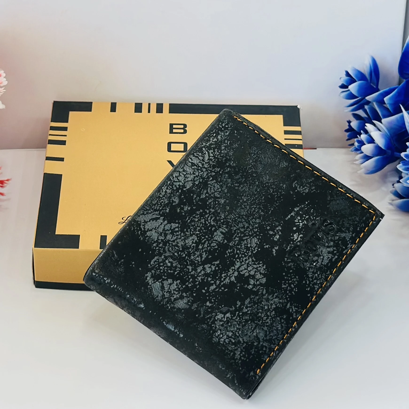 Bovis men's genuine leather wallet in black.