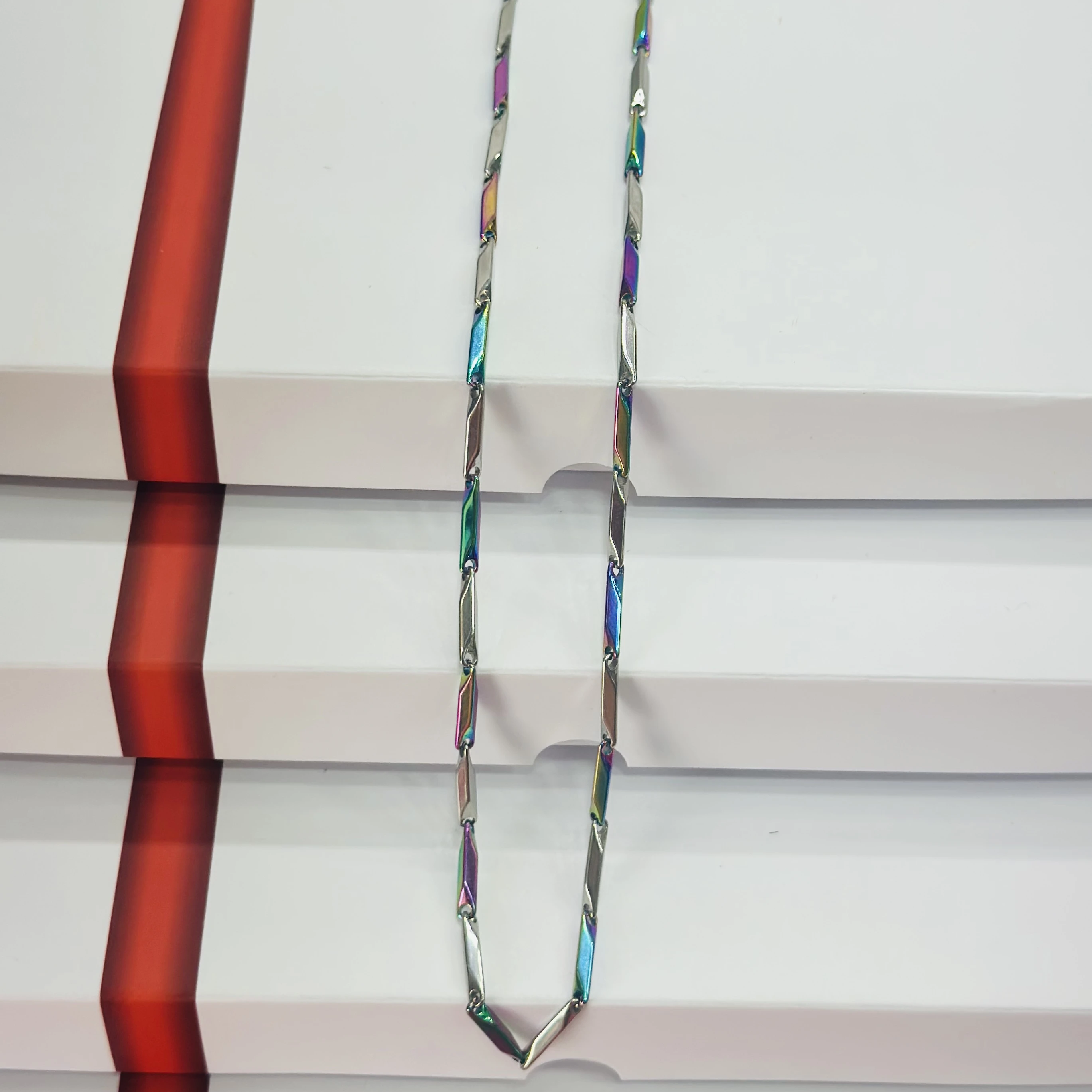 stainless steel multicolor shade link chain.